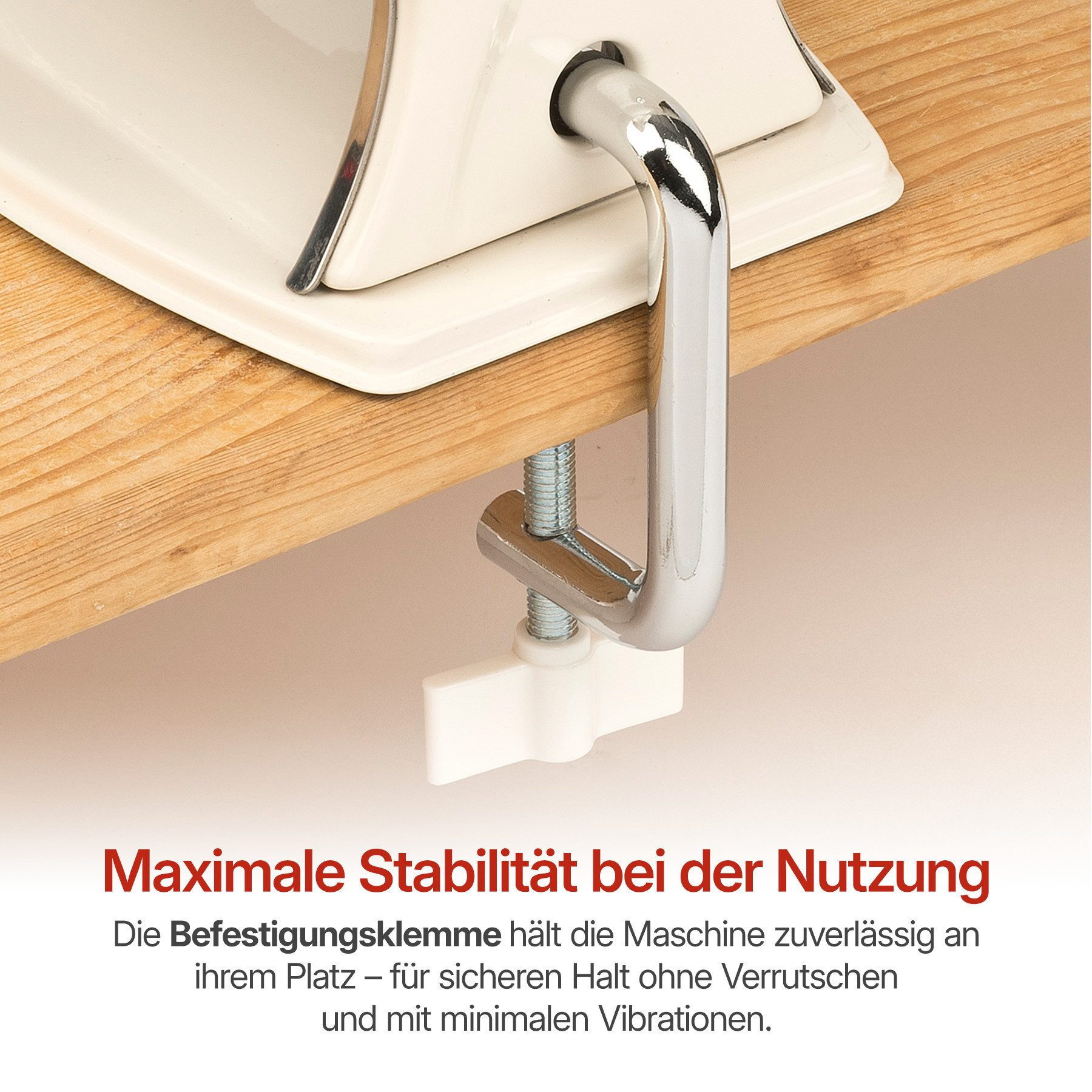 Ein weißes Gerät ist mit einer Klemme an einem Holztisch befestigt.