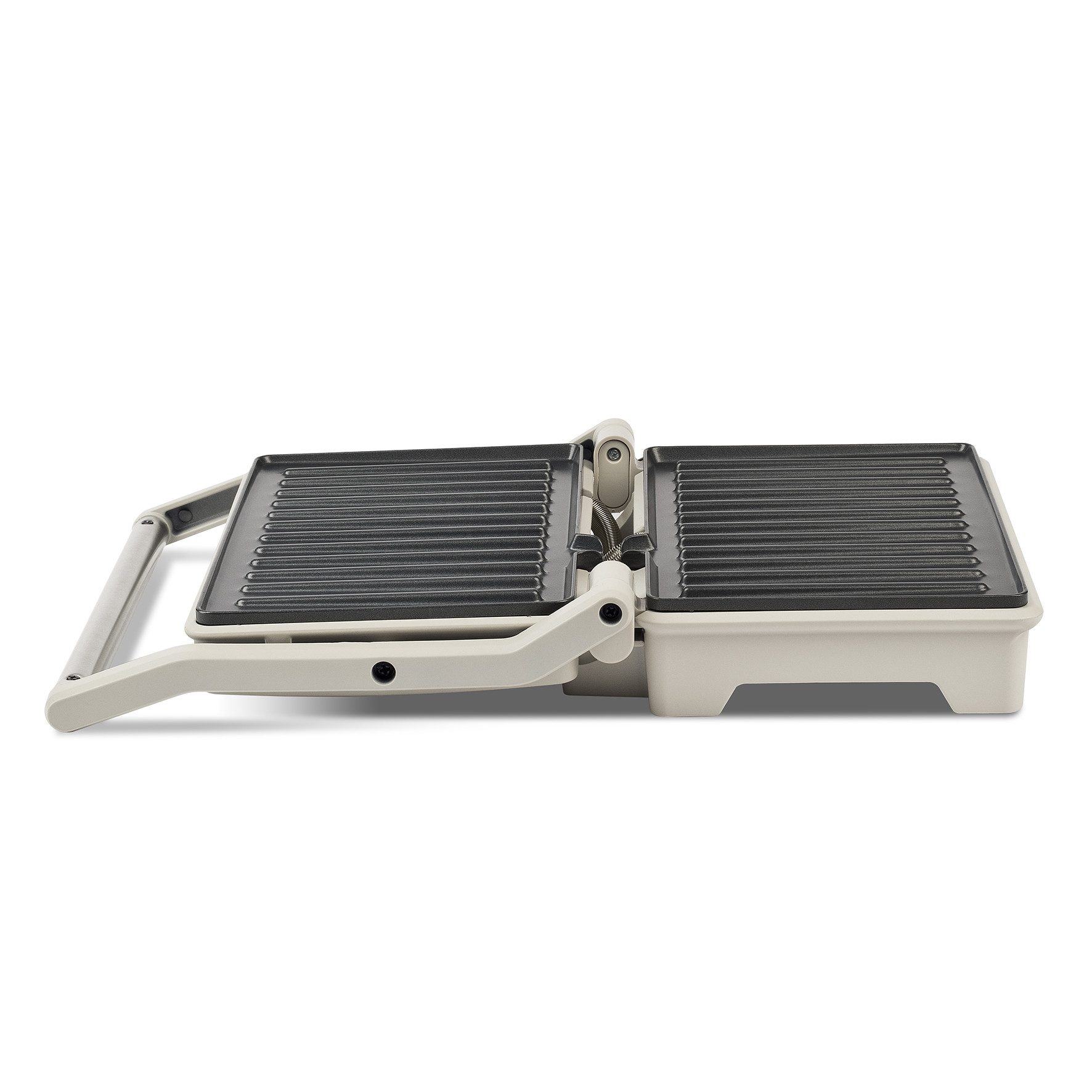 Ein offener Kontaktgrill mit geriffelten Platten und einem cremefarbenen Gehäuse.