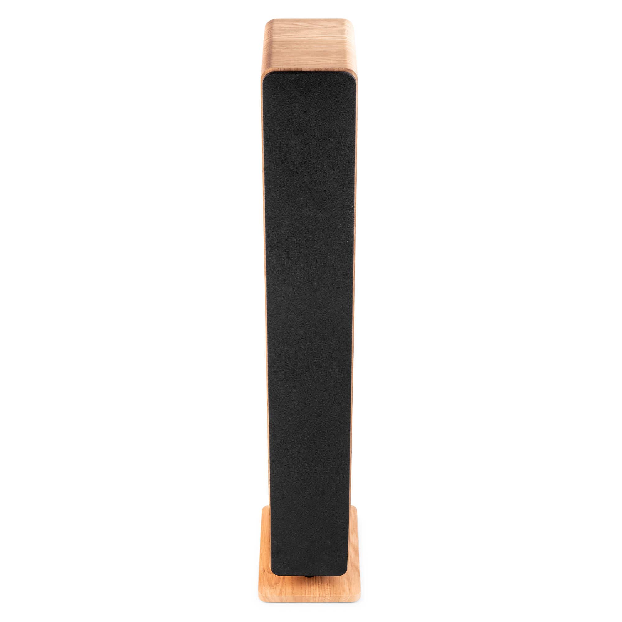 Altavoz rectangular, alto y esbelto, con frontal de tela negra y detalles de madera.