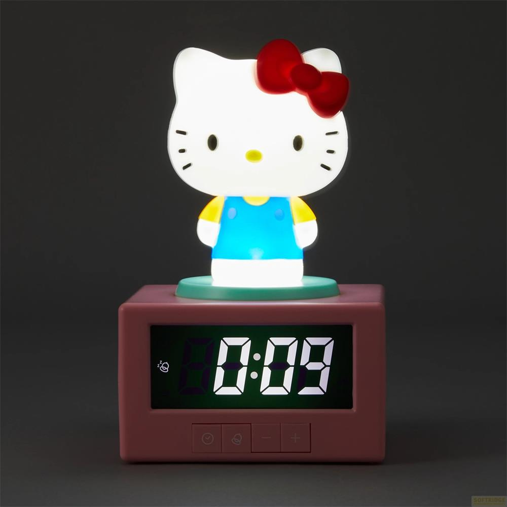 Świecąca lampka nocna Hello Kitty na różowym cyfrowym budziku.