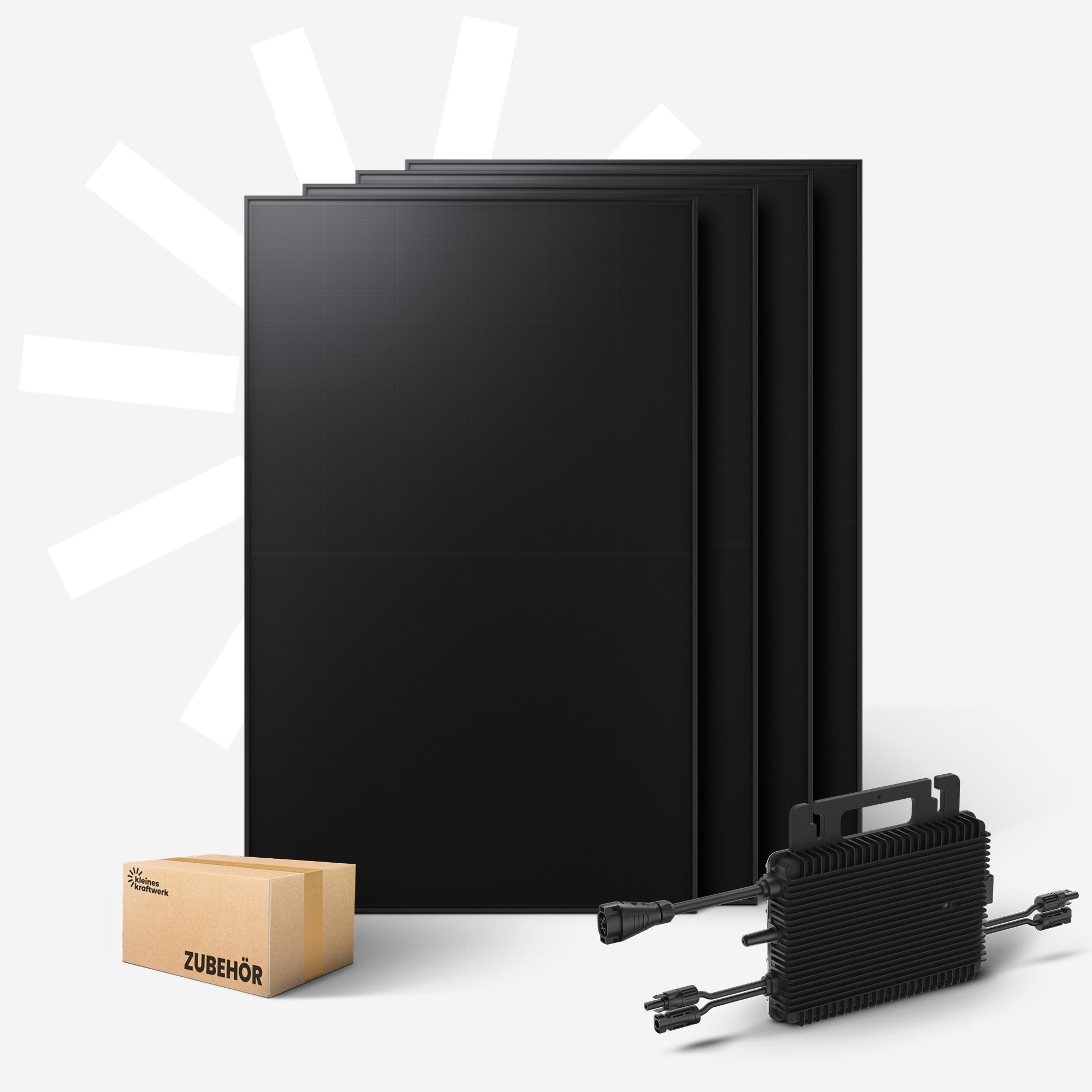 Drei schwarze Solarmodule, ein Zubehörkarton und ein schwarzer Wechselrichter.