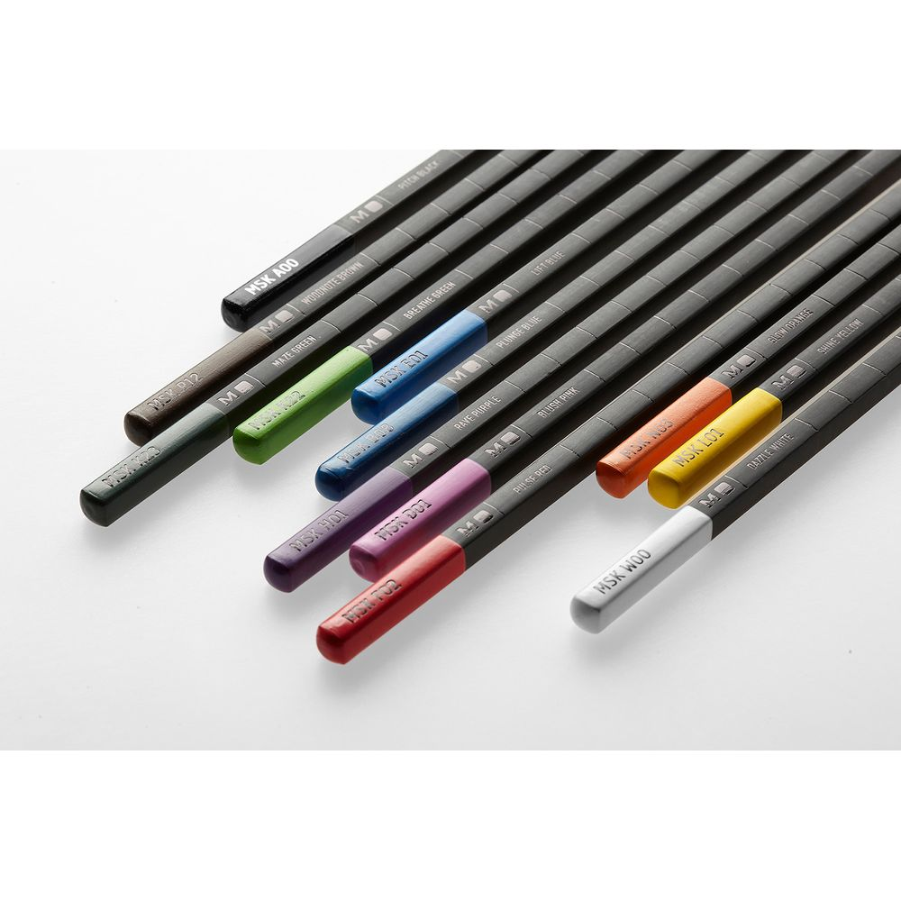 Una fila di matite con punte colorate in varie tonalità.
