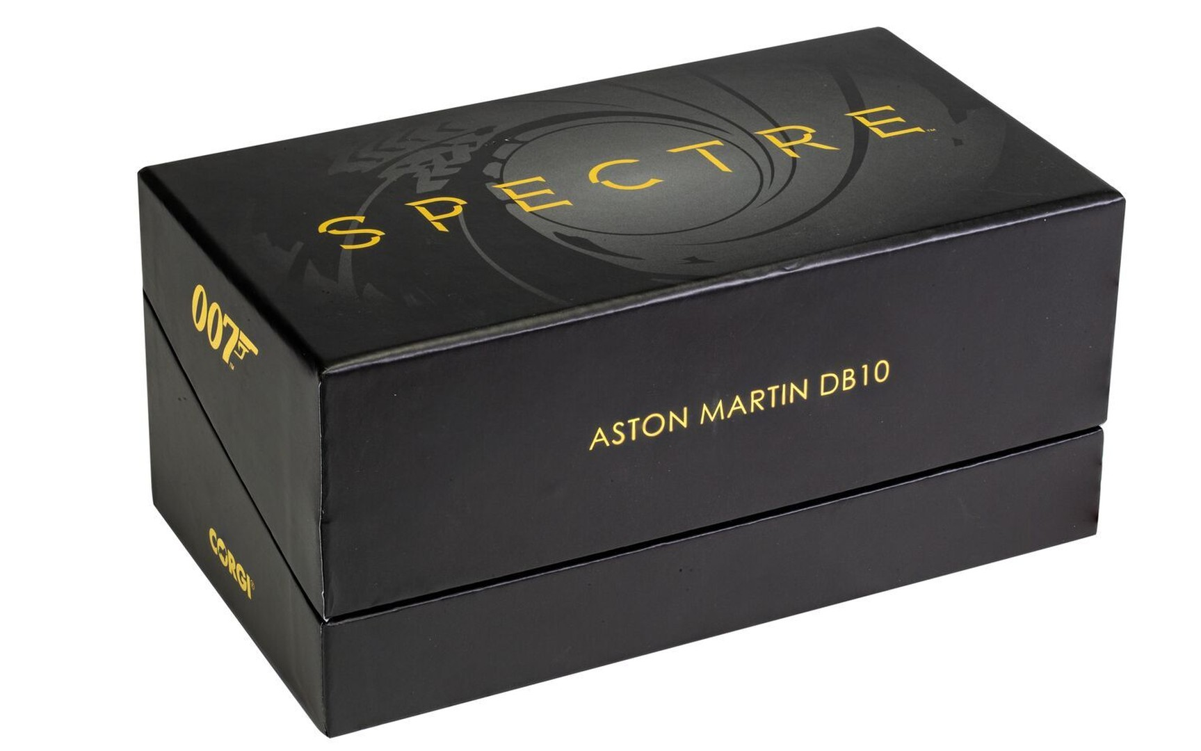 Czarne pudełko ze złotym napisem 'SPECTRE', '007', 'CORGI' i 'ASTON MARTIN DB10'.
