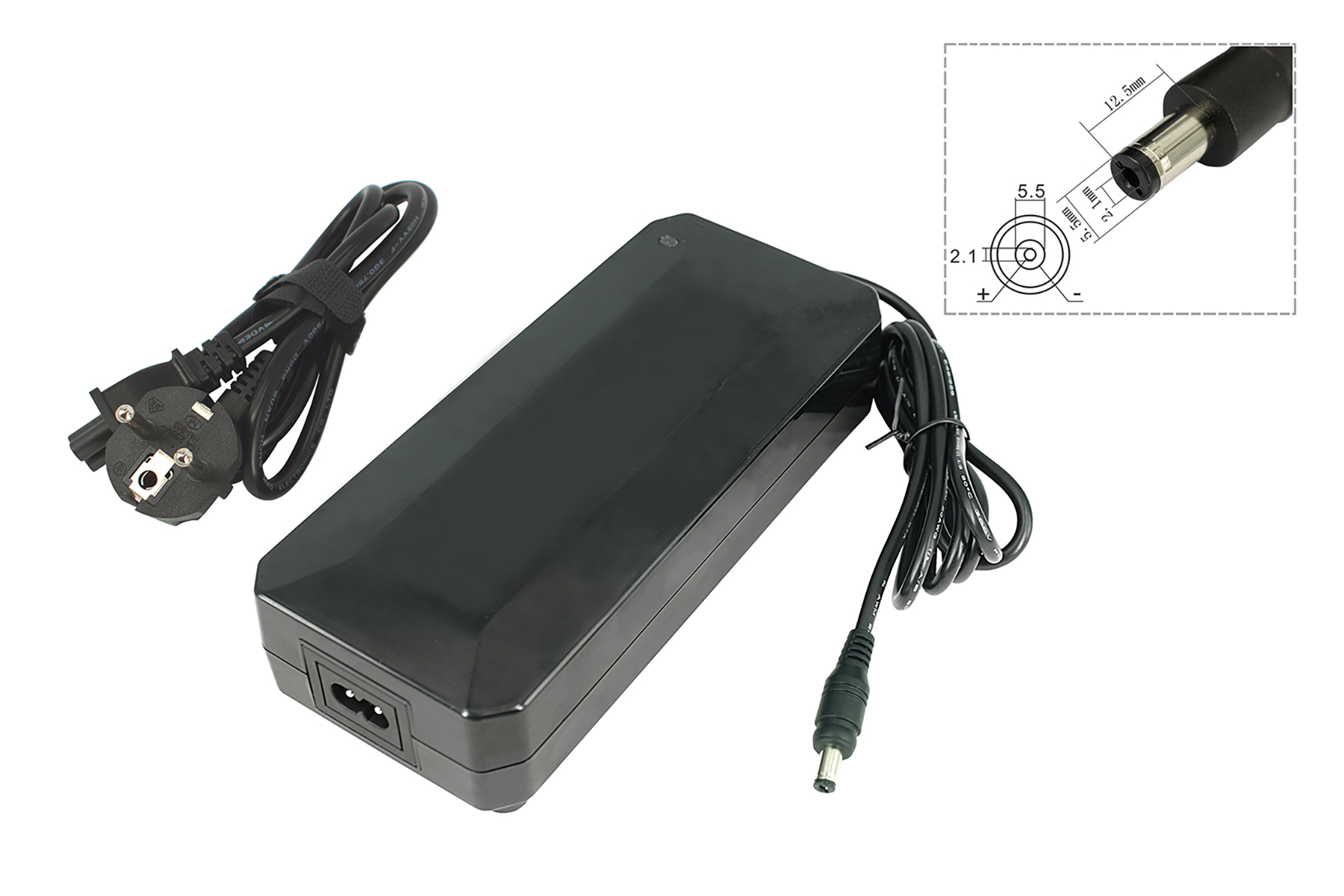 Ein schwarzer Laptop-Netzadapter mit Kabeln und einem detaillierten Stecker-Diagramm.