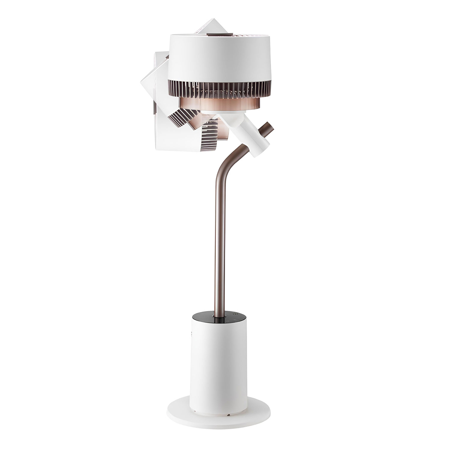 Ein weißer Standventilator mit kupferfarbenen Akzenten auf weißem Hintergrund.