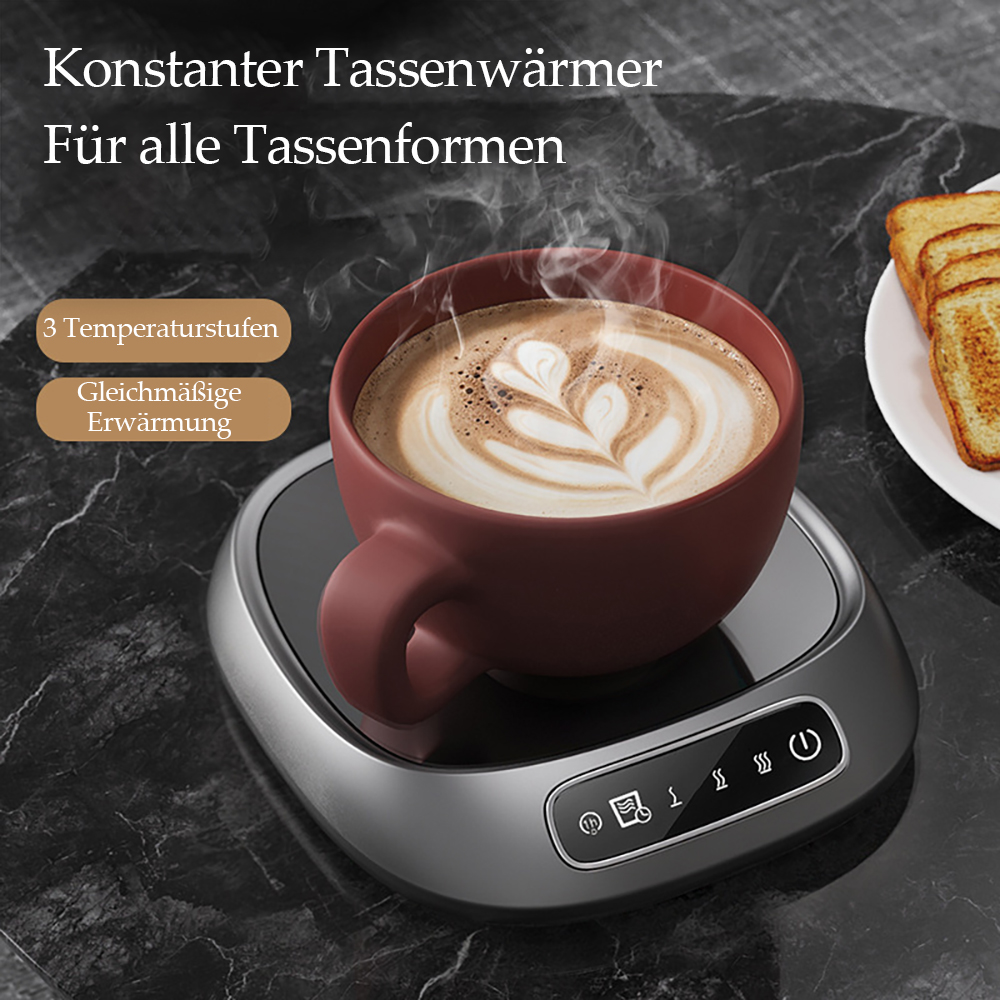 Ein Dampfender Kaffee auf einem beheizten Untersetzer, neben Toast.