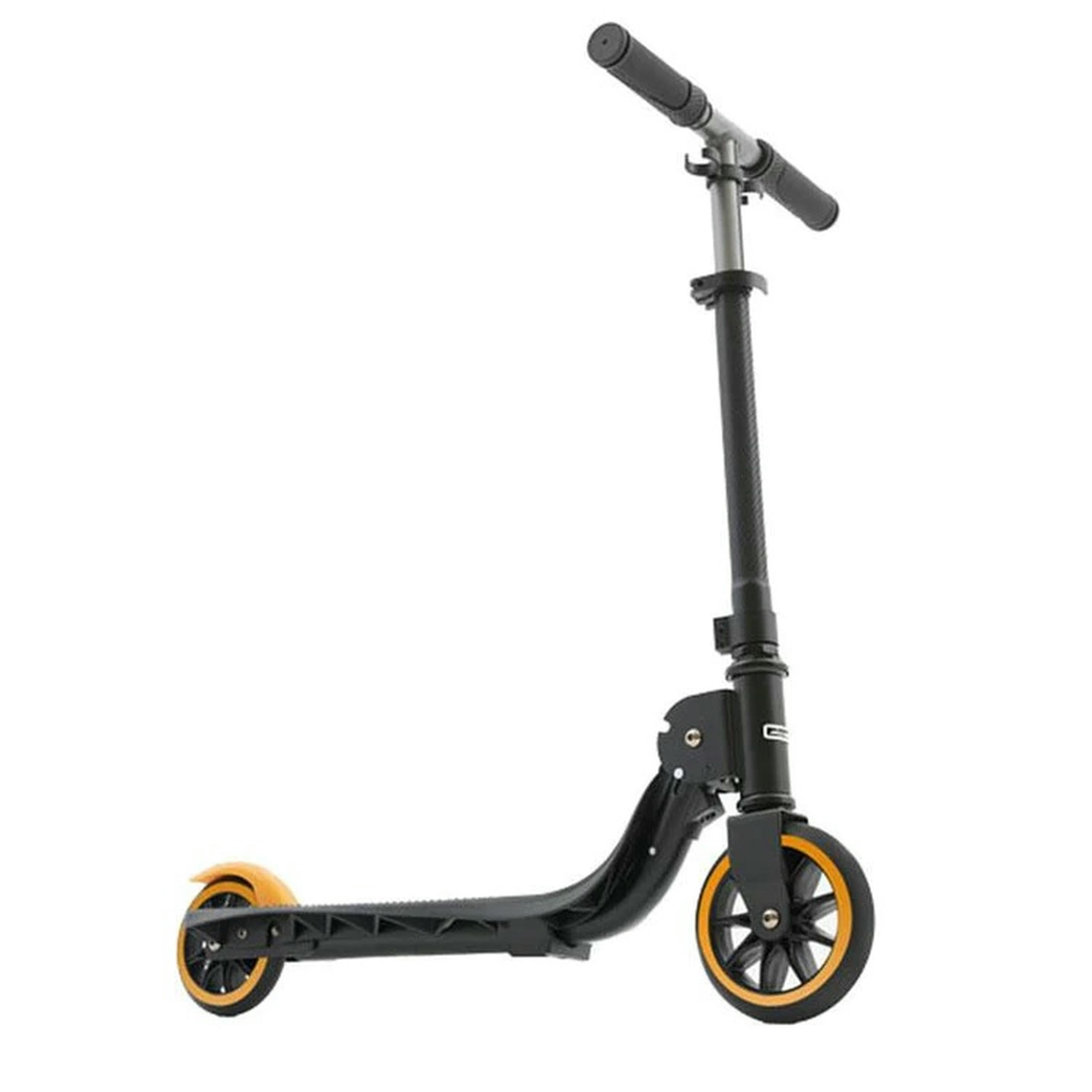 Ein schwarzer Roller mit orangefarbenen Akzenten auf den Rädern und Griffen.