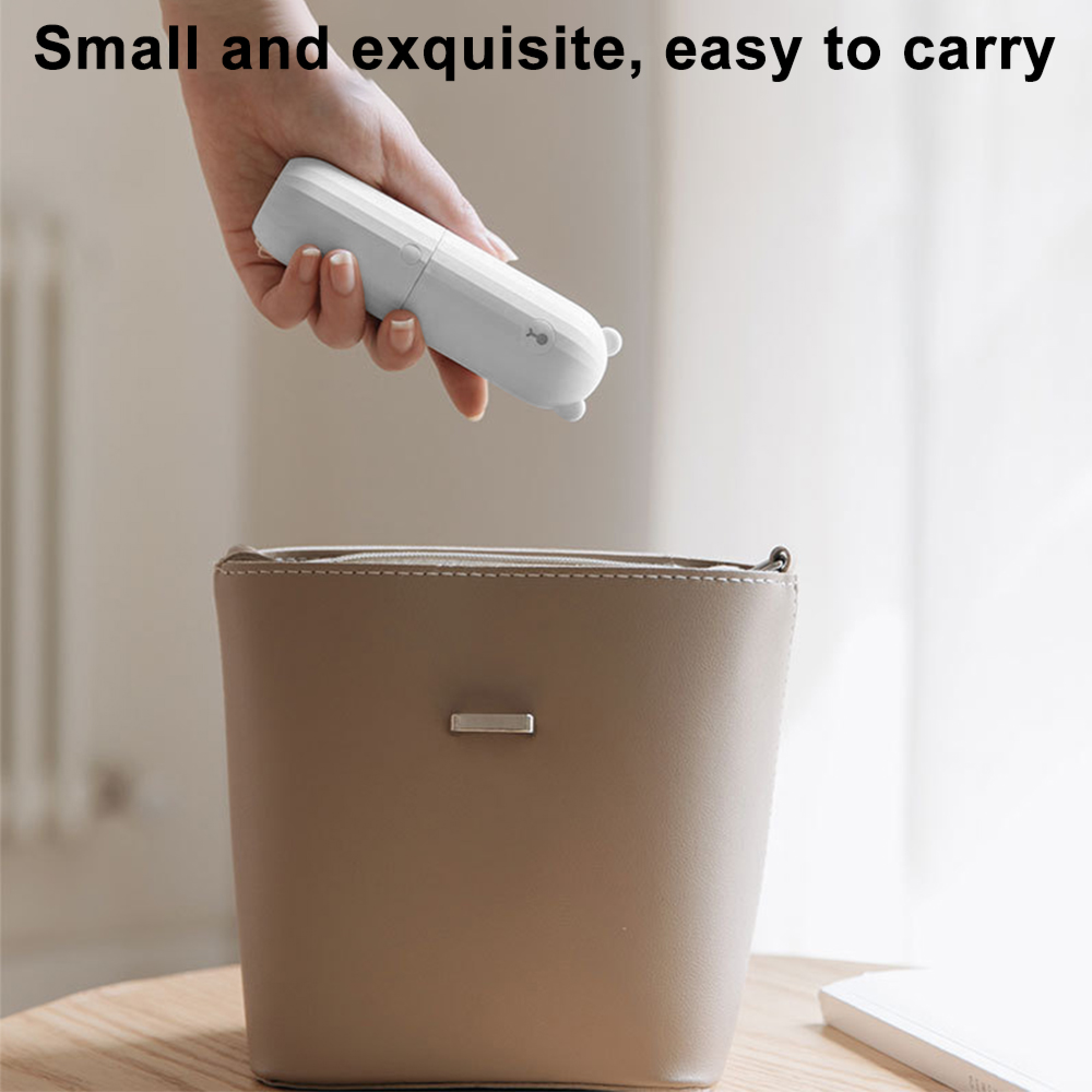 Eine weiße, stiftartige Form wird über eine braune Tasche gehalten.