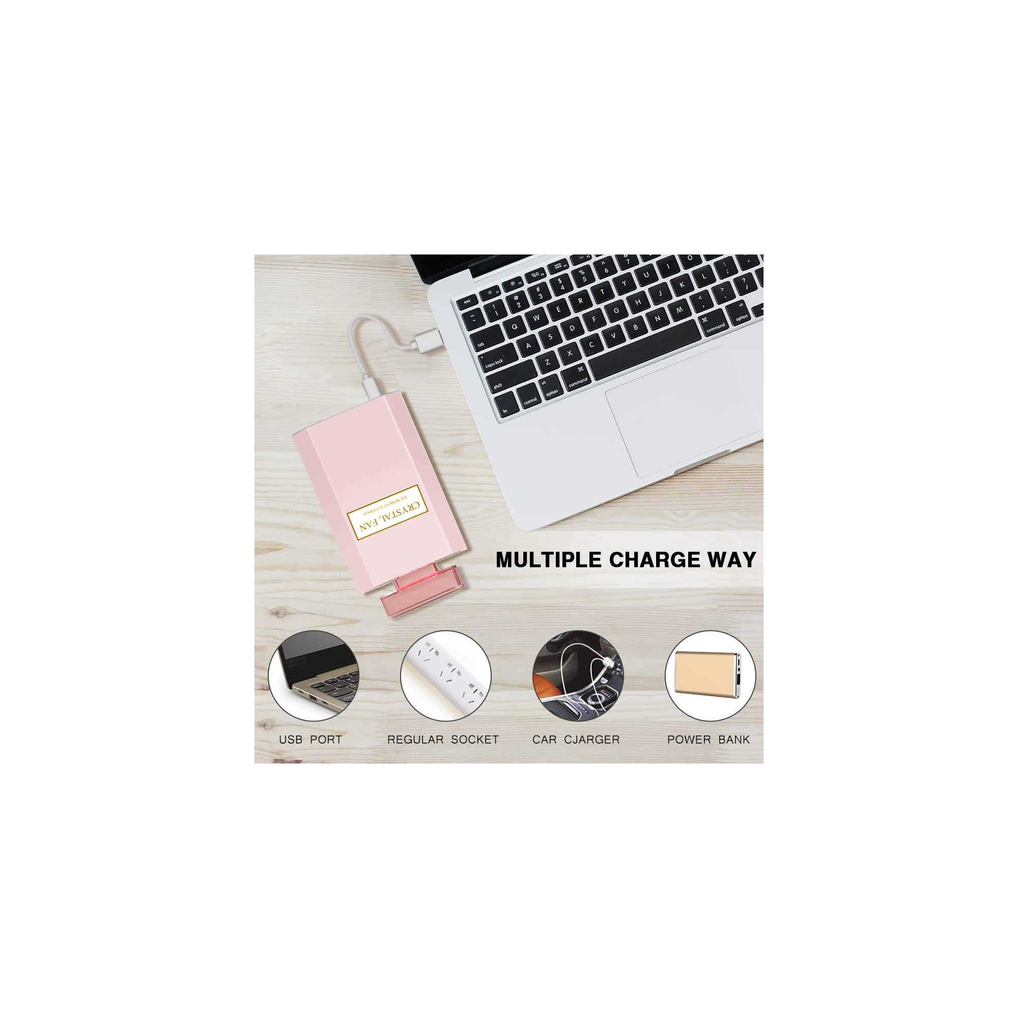 Eine rosa Powerbank, die an einen Laptop angeschlossen ist, mit Symbolen für USB, normale Steckdose, Autoladegerät und Powerbank.