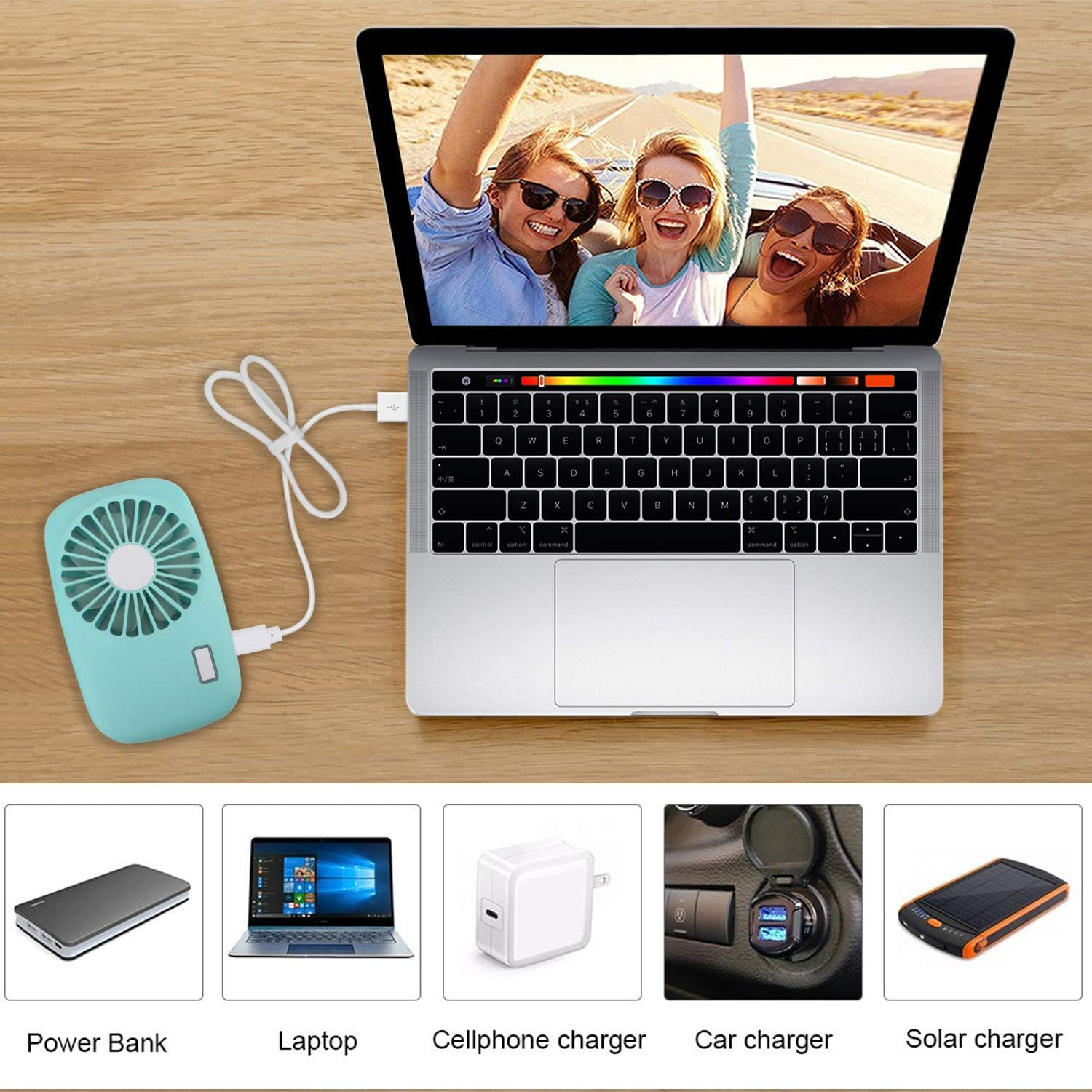 Laptop mit Freunden auf dem Bildschirm. Tragbarer Ventilator, Powerbank, Ladegeräte gezeigt.