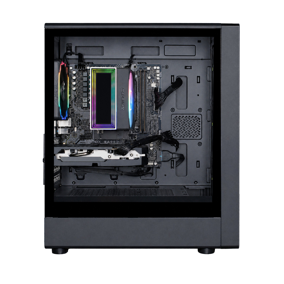 Innenansicht eines schwarzen PC-Gehäuses mit beleuchteten Komponenten: Mainboard, GPU, RAM, CPU-Kühler.