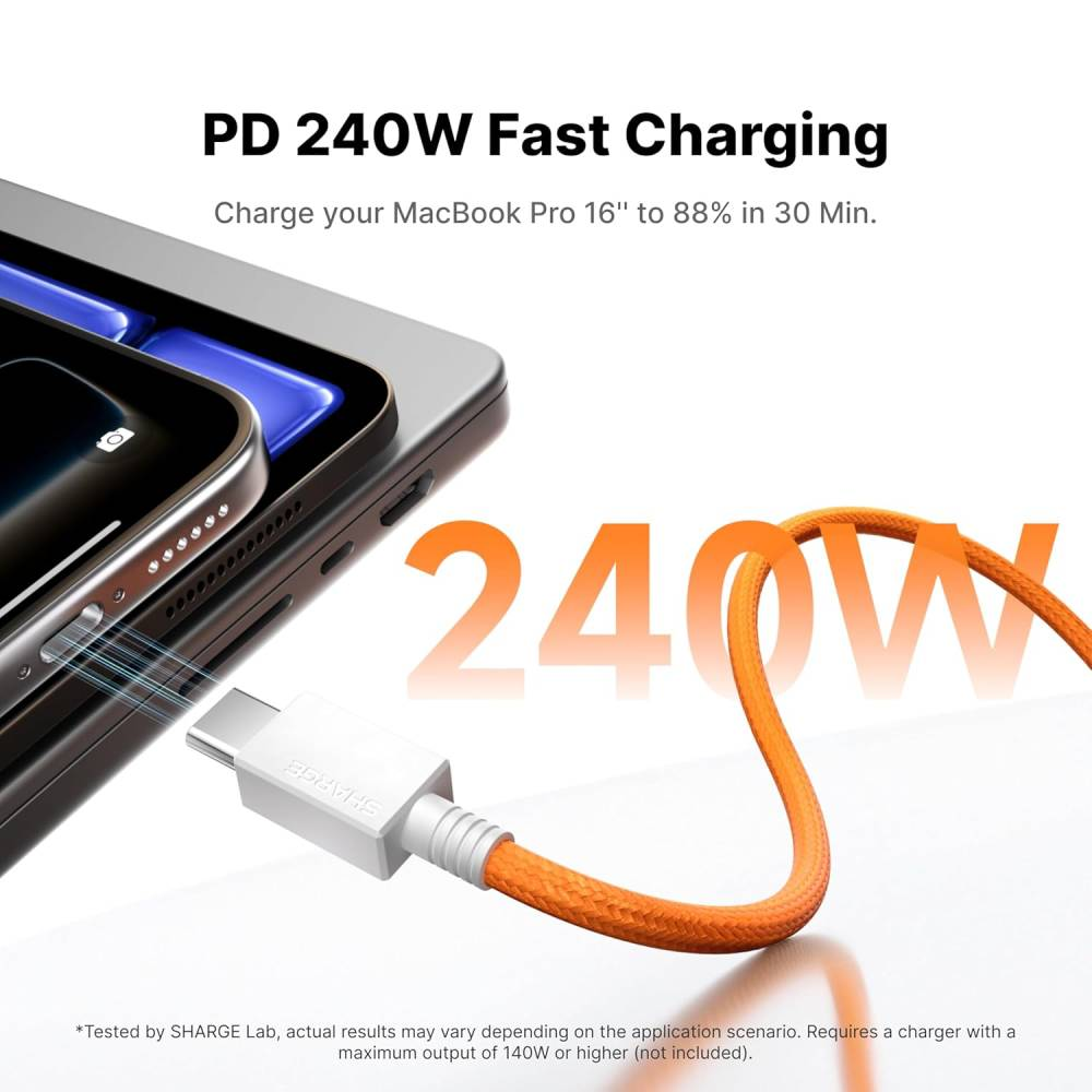 Un câble orange charge rapidement un MacBook Pro à 240W.