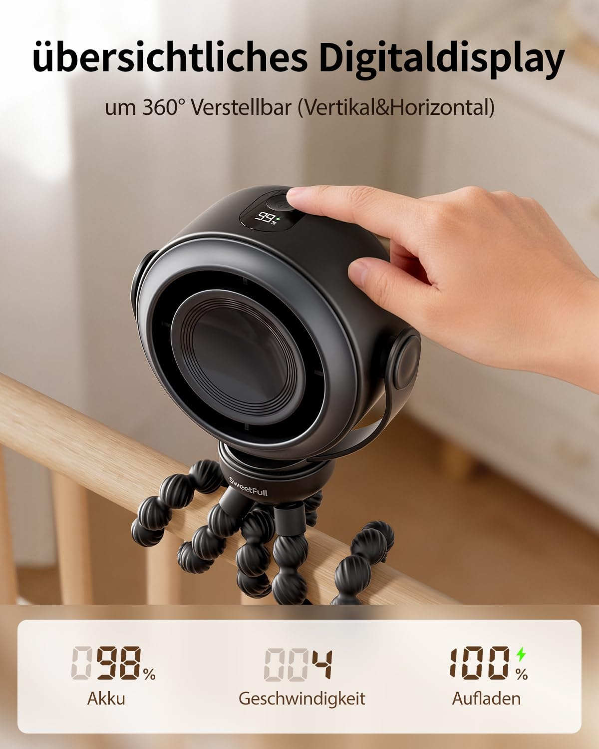 Ein schwarzer Ventilator auf einem flexiblen Stativ. Ein Finger drückt einen Knopf.