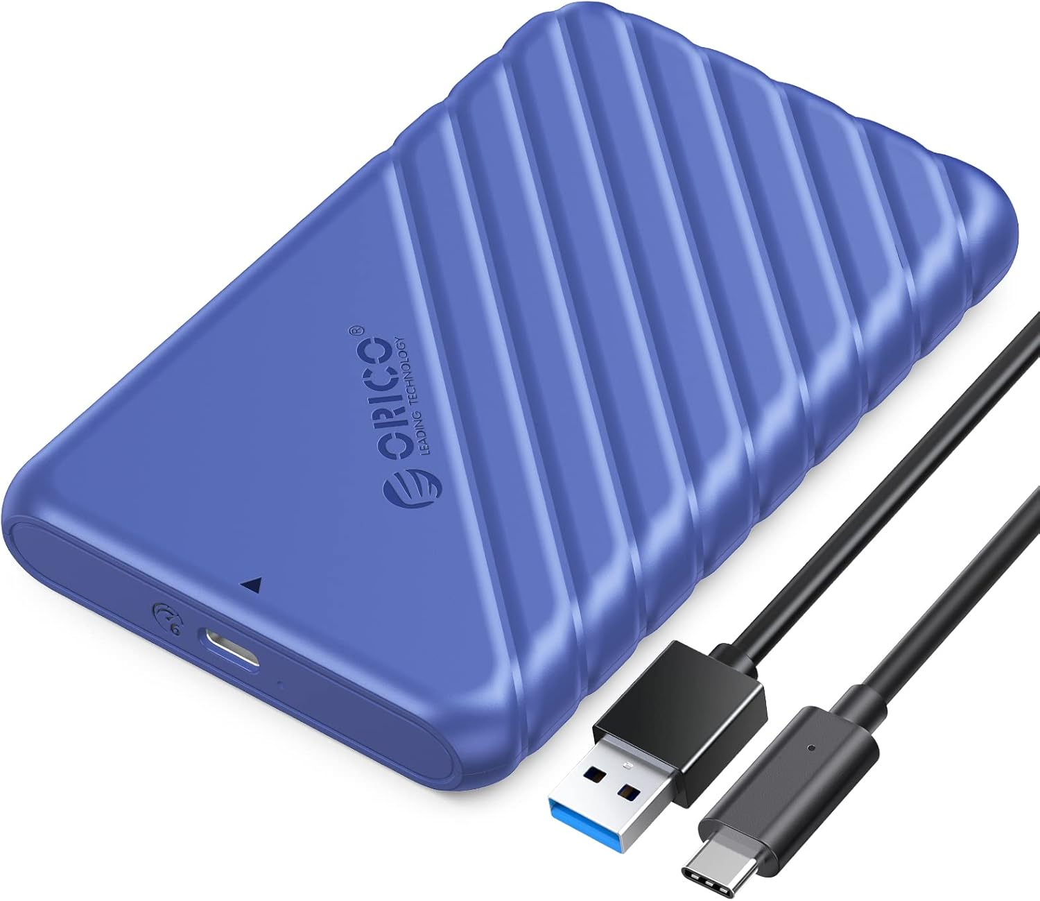 Blaue ORICO externe Festplatte mit strukturierter Oberfläche und zwei Kabeln.