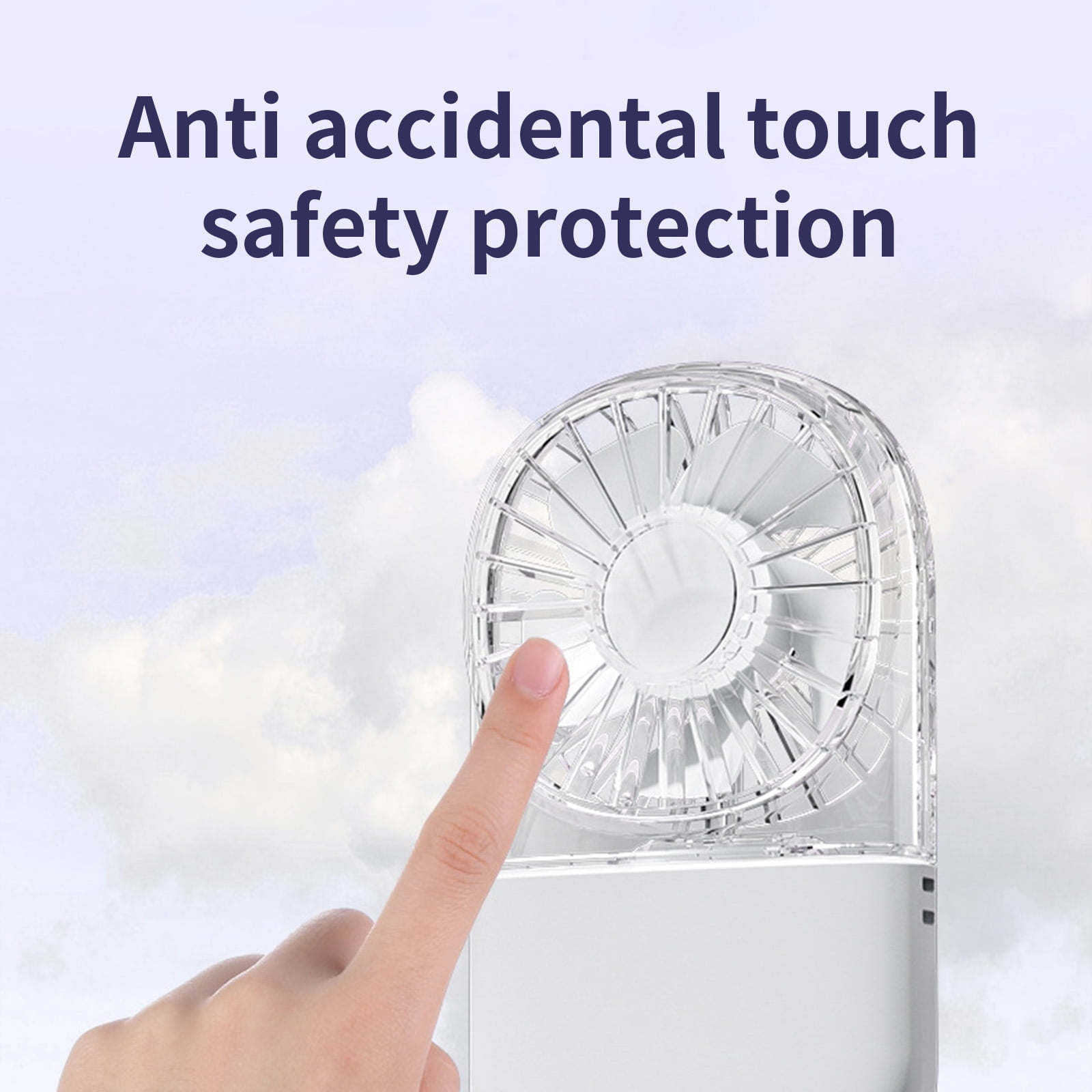 Ein Finger berührt einen weißen Lüfter mit transparentem Schutzgitter vor blauem Himmel.