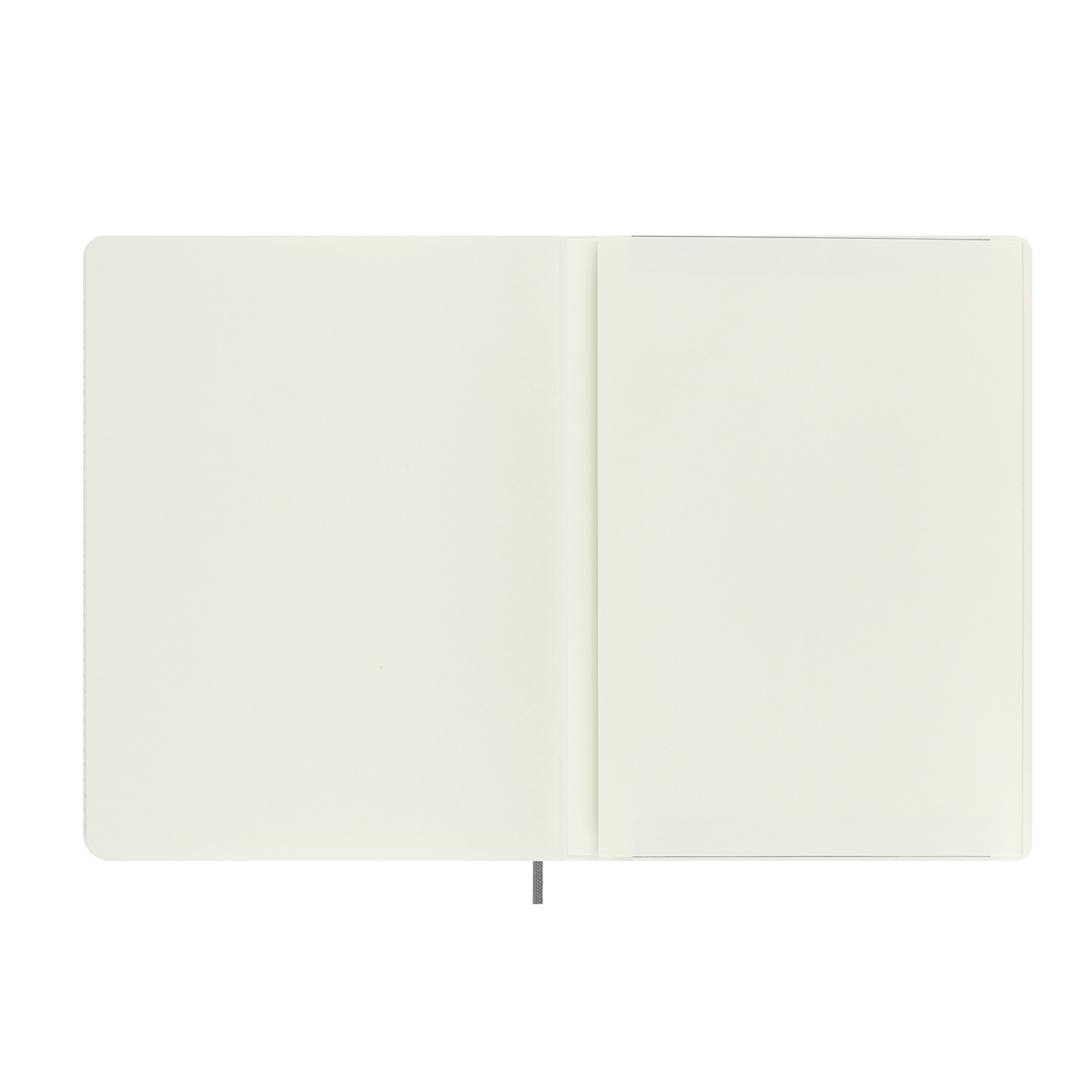 Un taccuino aperto con pagine color crema e un segnalibro grigio.