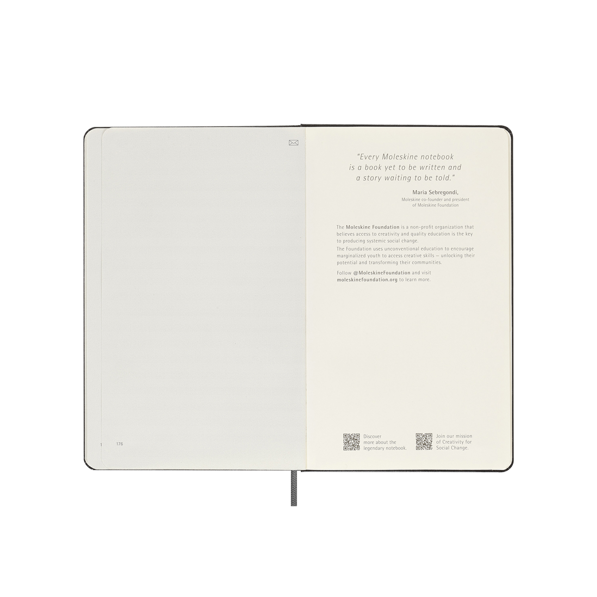 Un taccuino aperto con testo e un codice QR per la Fondazione Moleskine.