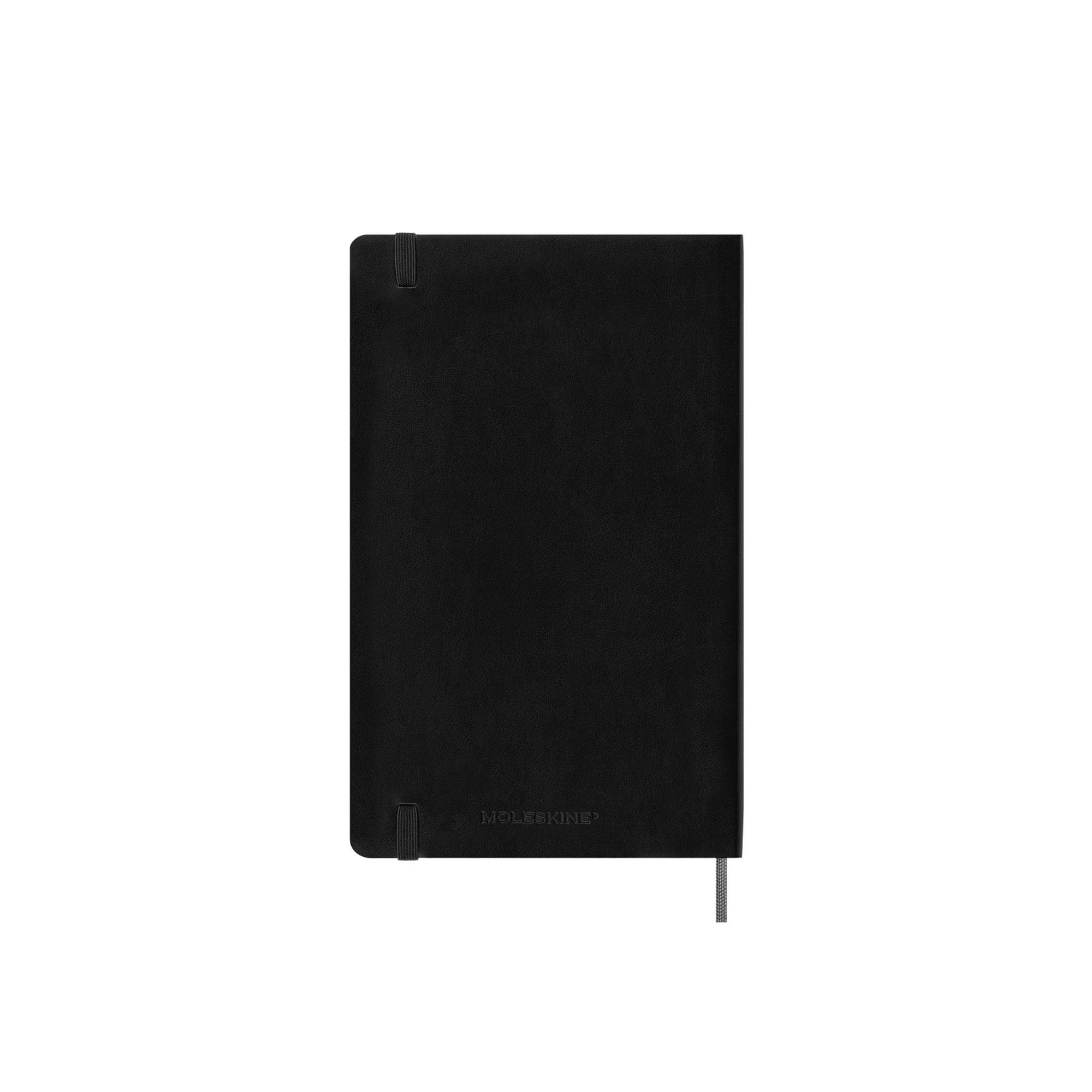 Un taccuino Moleskine nero chiuso con elastico e segnalibro.