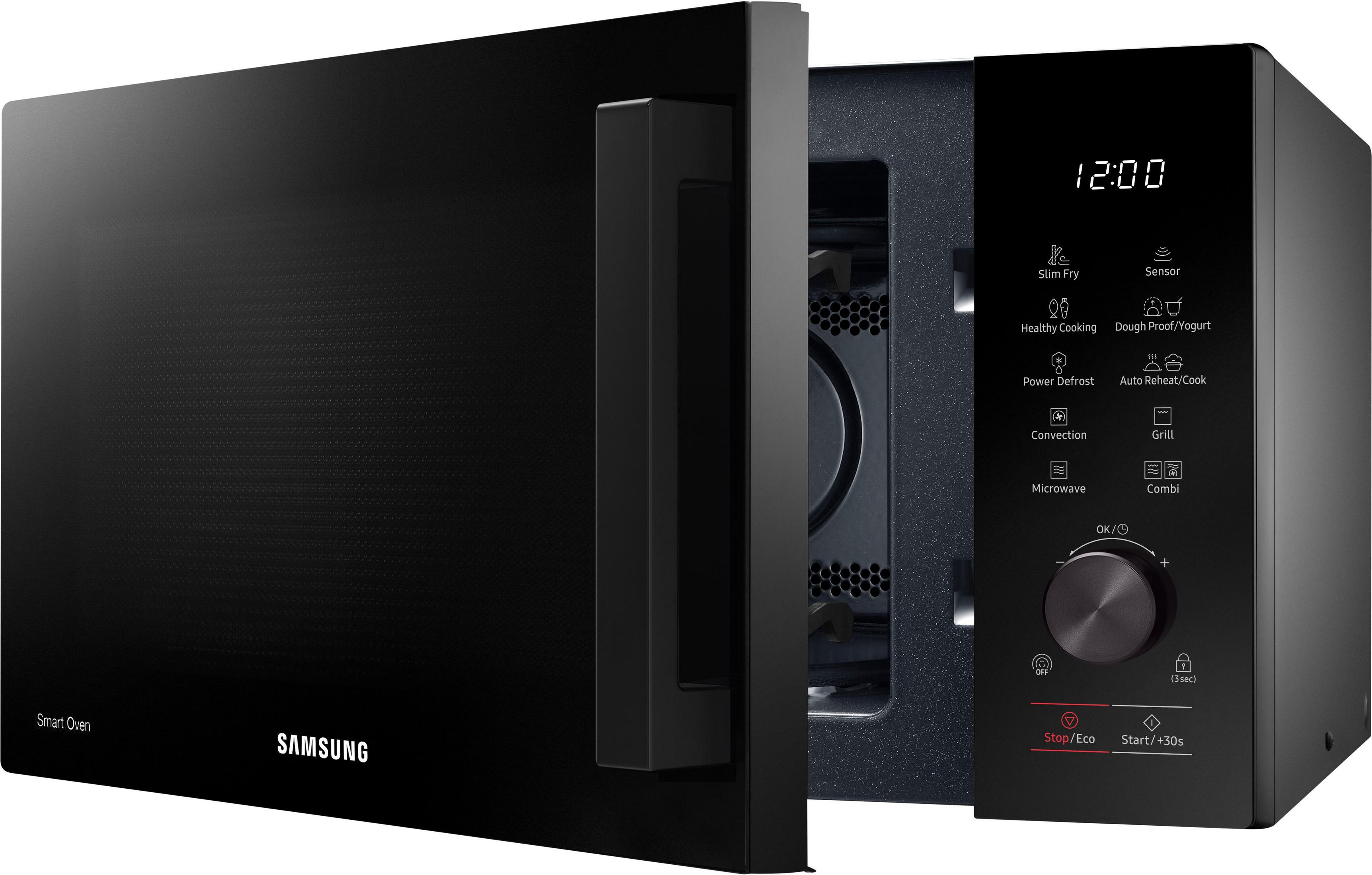 Forno a microonde Samsung Smart Oven nero con porta aperta e pannello di controllo.