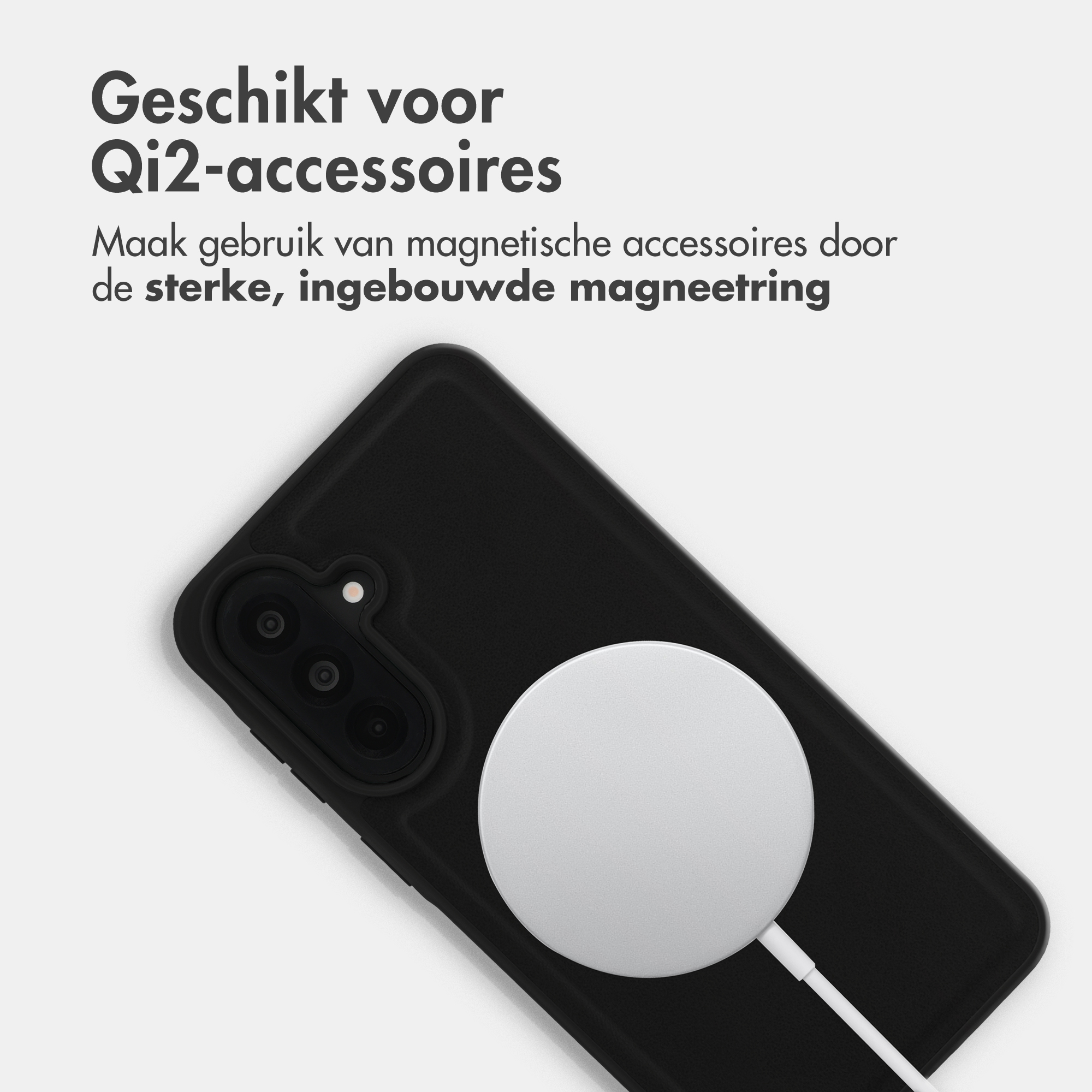 Schwarzes Handy mit weißem magnetischem Ladegerät und Text.