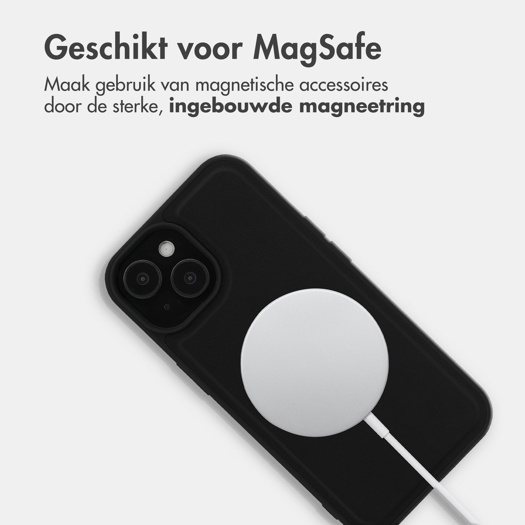 Zwarte telefoon met MagSafe lader. Tekst in het Nederlands.