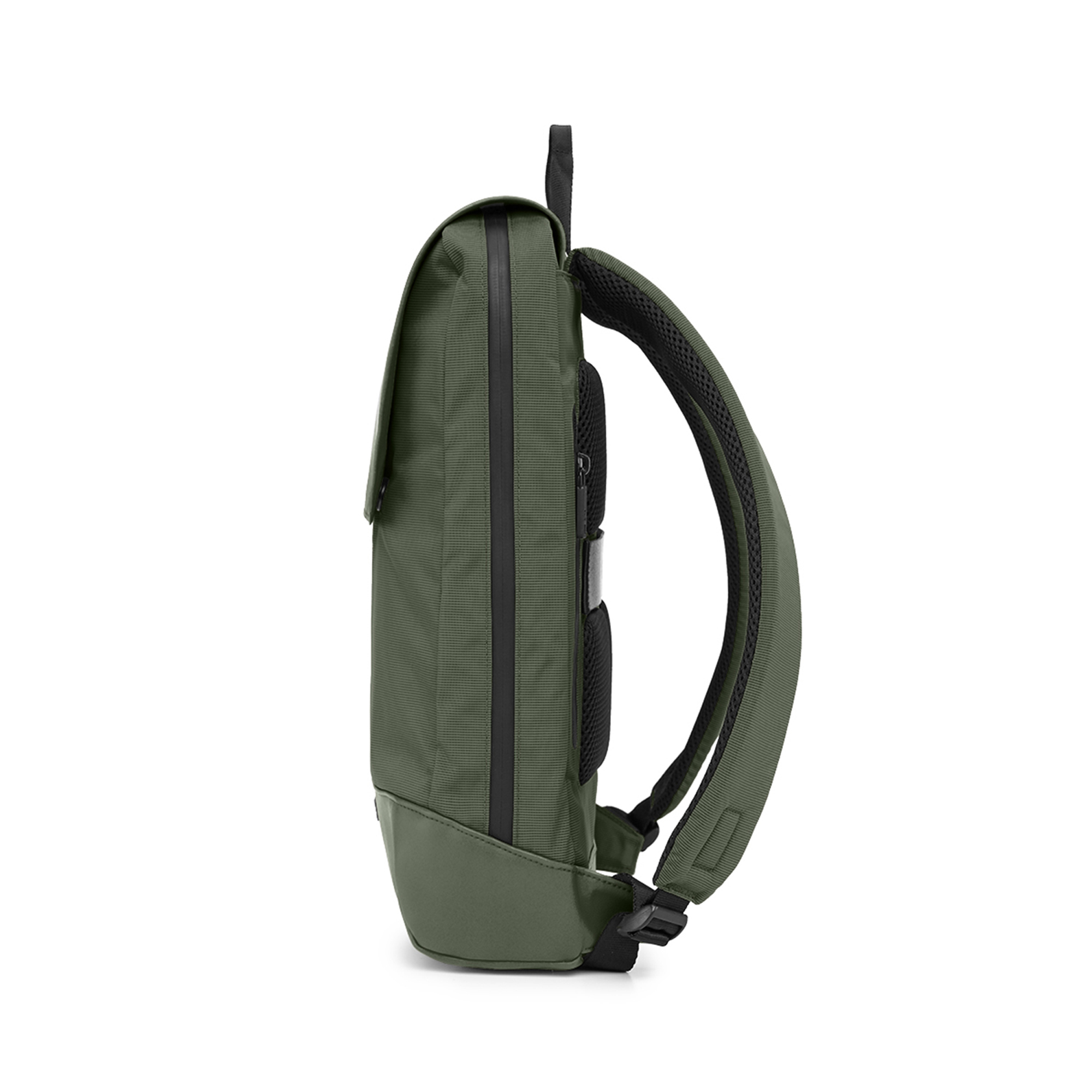 Uno zaino verde con cinghie e dettagli neri, mostrato di lato.