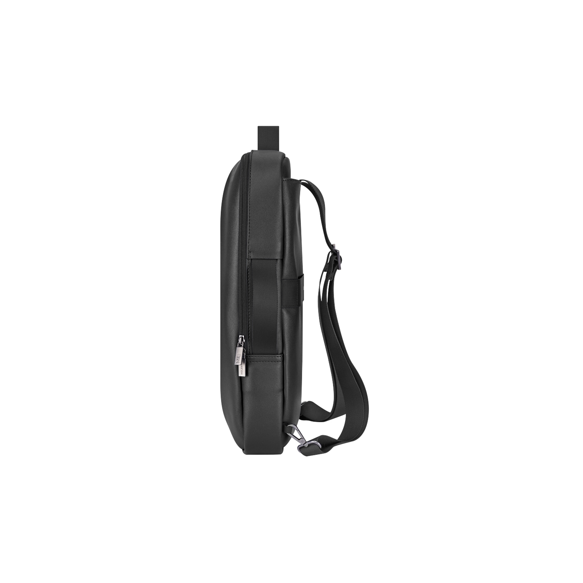 Una borsa a tracolla nera con cerniera e tracolla.