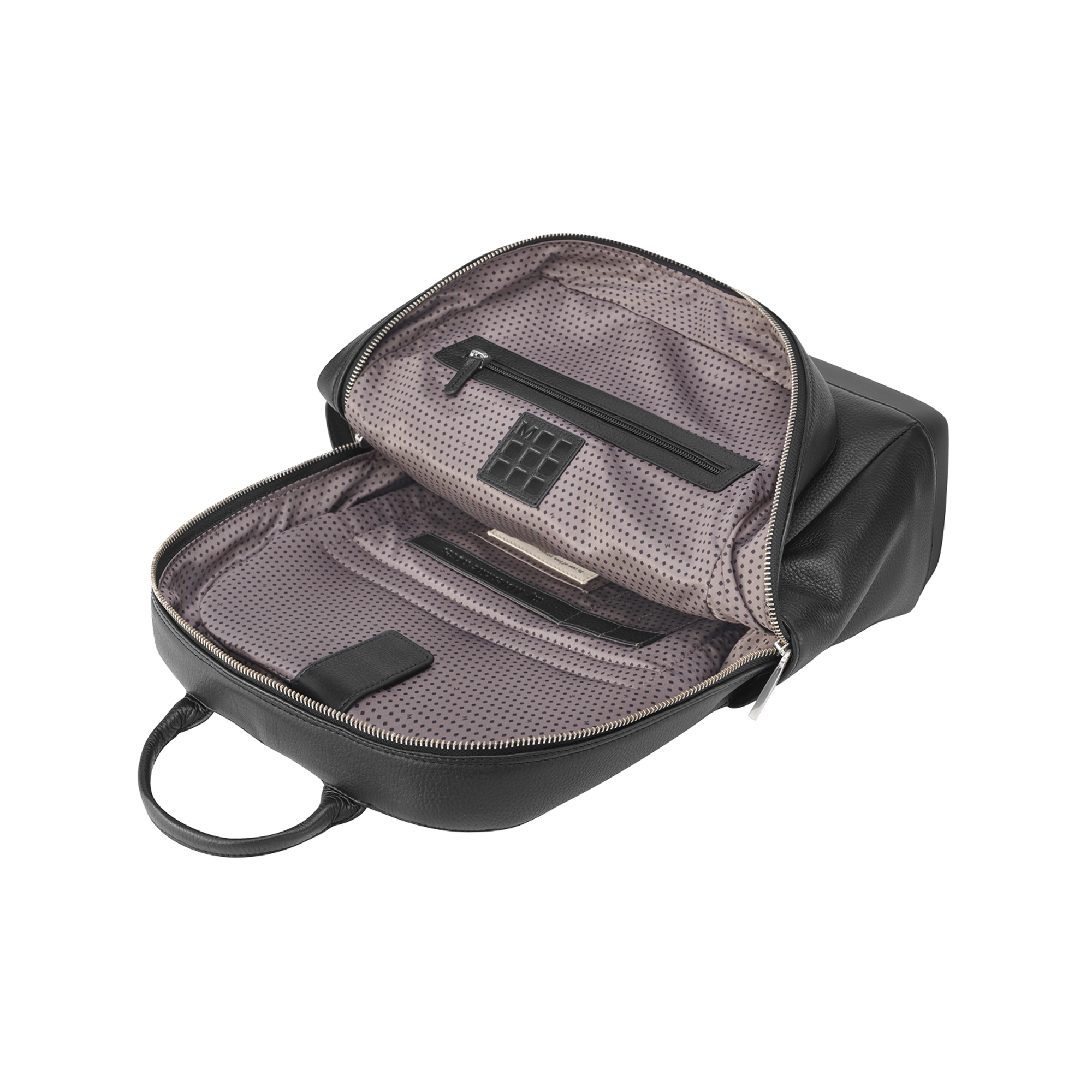 Zaino in pelle nera con scomparto principale aperto e fodera interna.