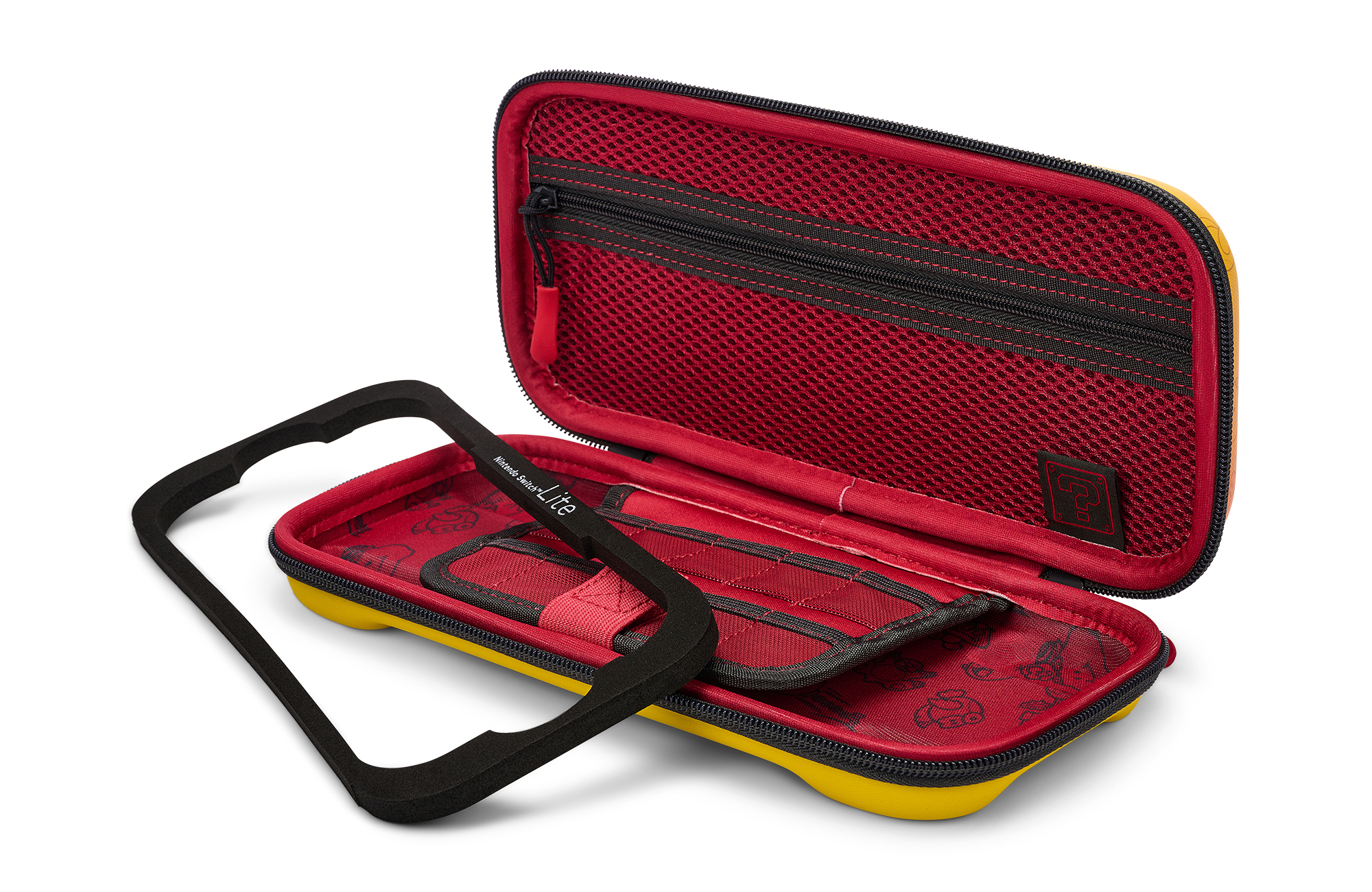 Żółte etui Nintendo Switch Lite, otwarte z czerwonym, siatkowym wnętrzem i piankową ramką.