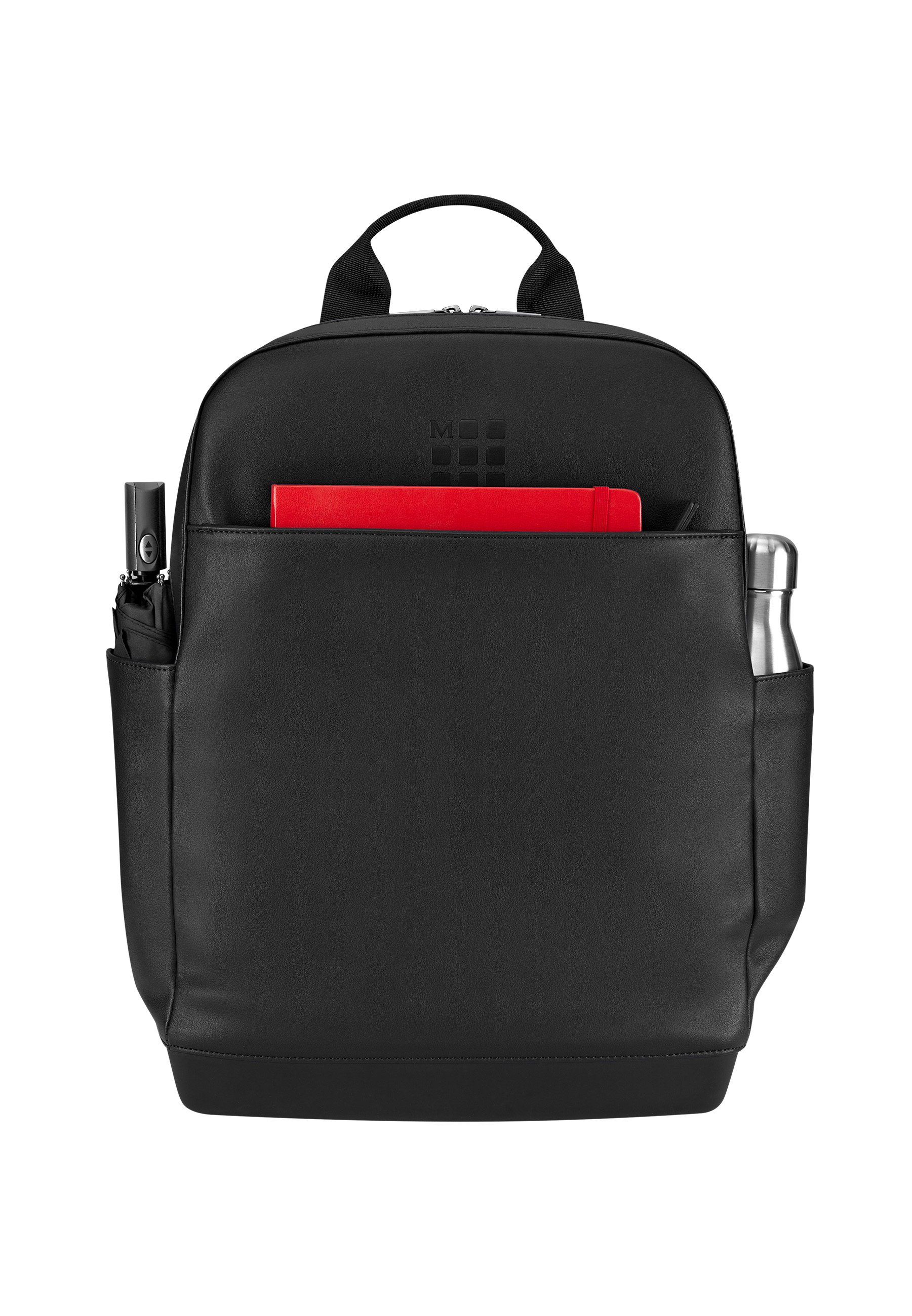 Zaino nero con taccuino rosso, bottiglia e ombrello.