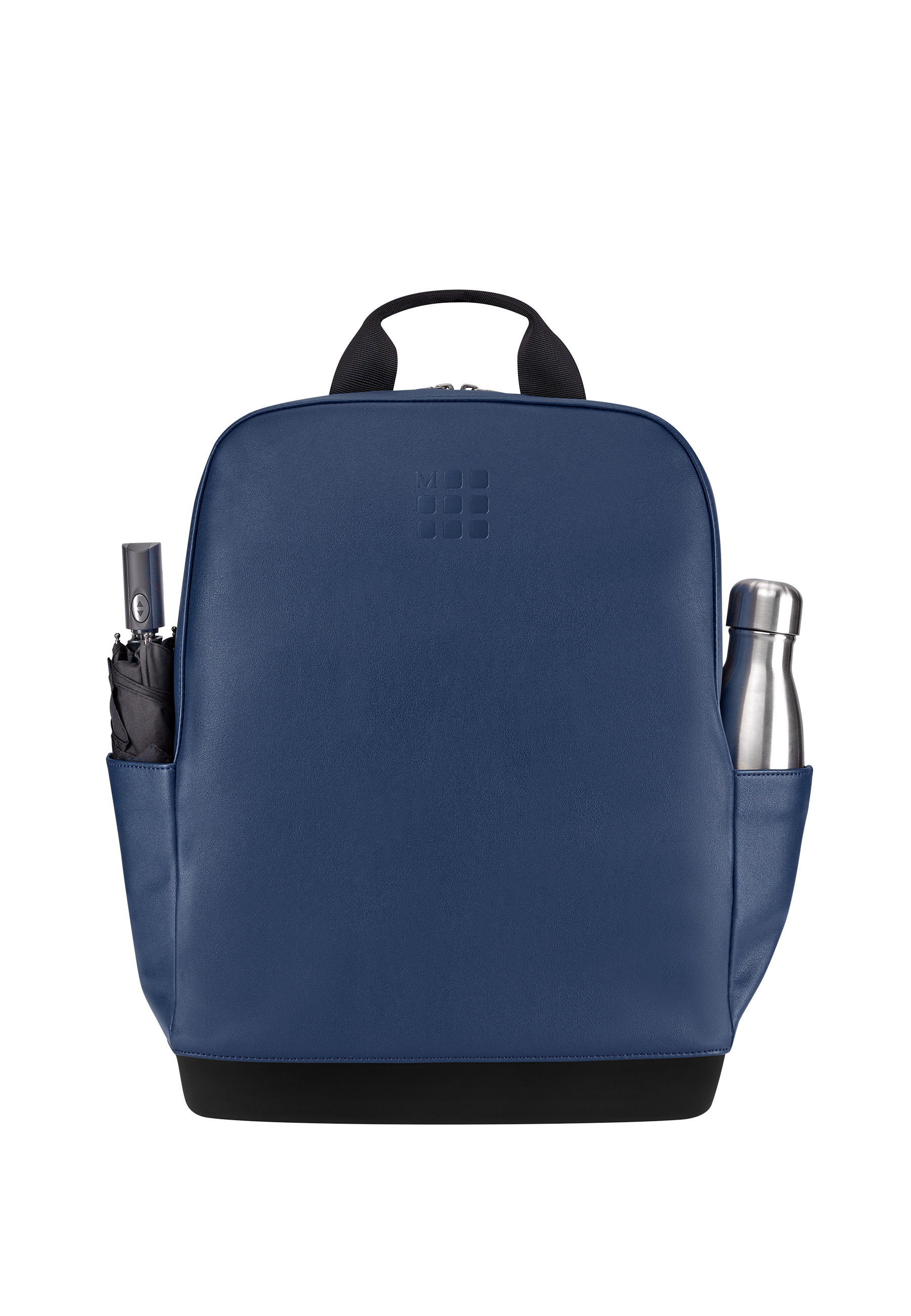 Zaino blu scuro con ombrello nero piegato e borraccia d'argento.