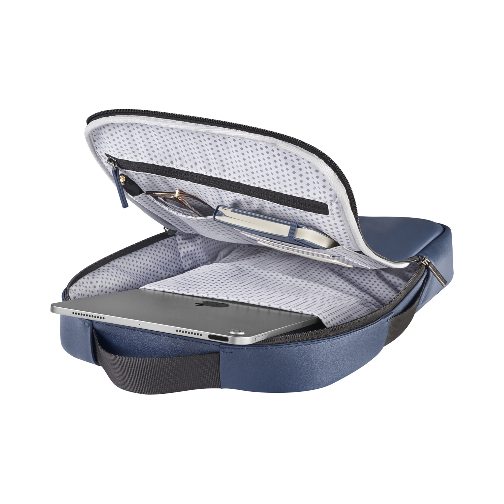 Borsa blu con tablet, occhiali e taccuino all'interno.
