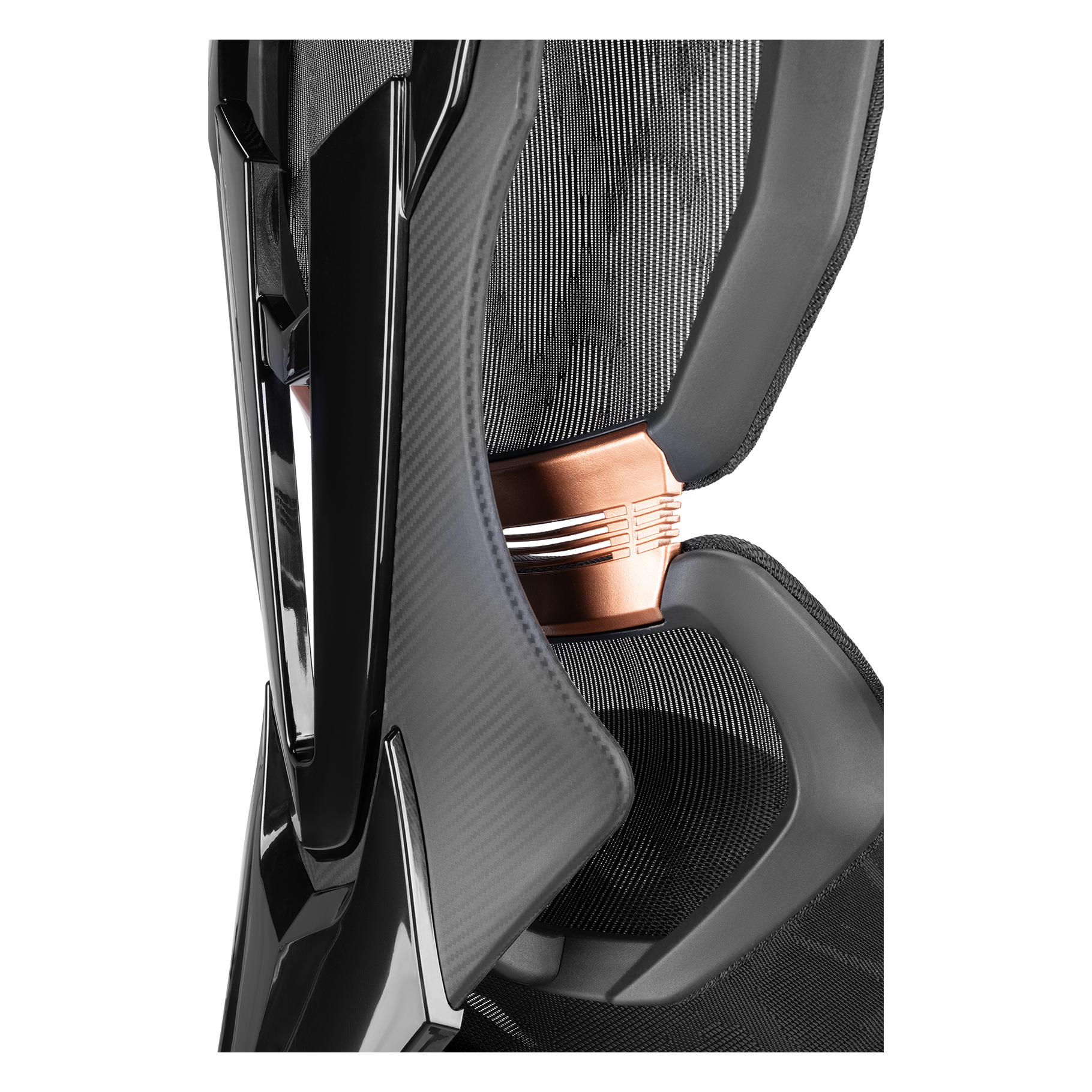 Dettaglio di una sedia da ufficio nera e argento con accenti in fibra di carbonio.