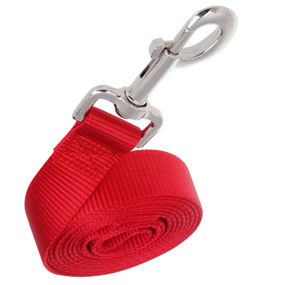 Una correa de perro roja enrollada con un broche de metal plateado.