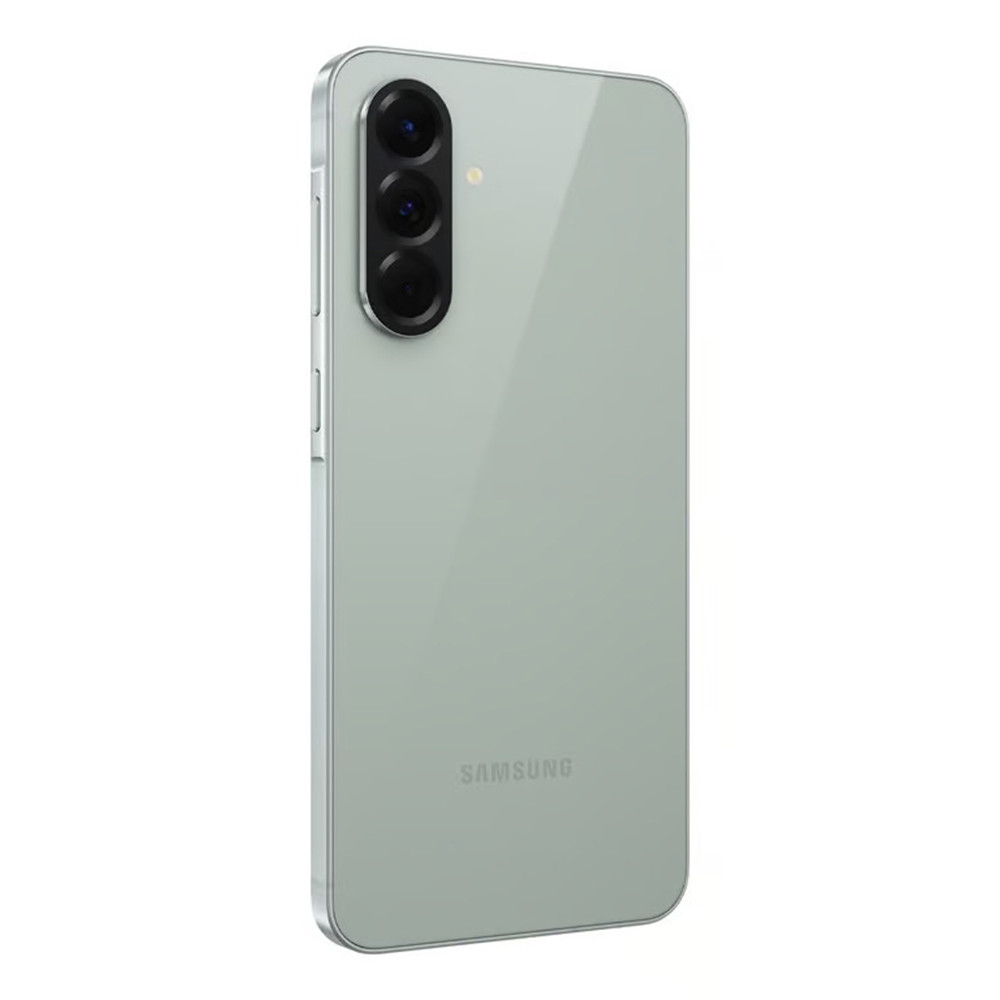 Retro di uno smartphone Samsung verde chiaro con tre fotocamere e cornice argentata.