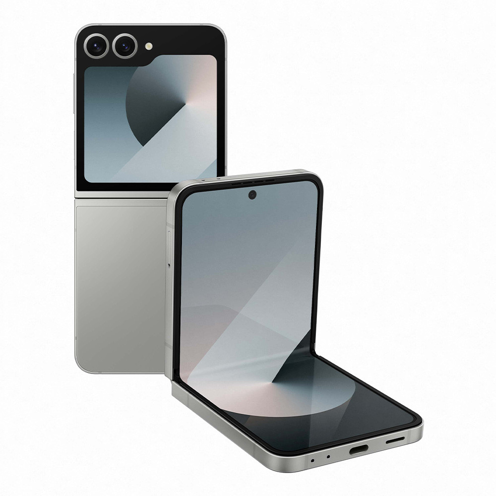 Due smartphone pieghevoli argentati. Uno è chiuso, l'altro è aperto e mostra il suo schermo.