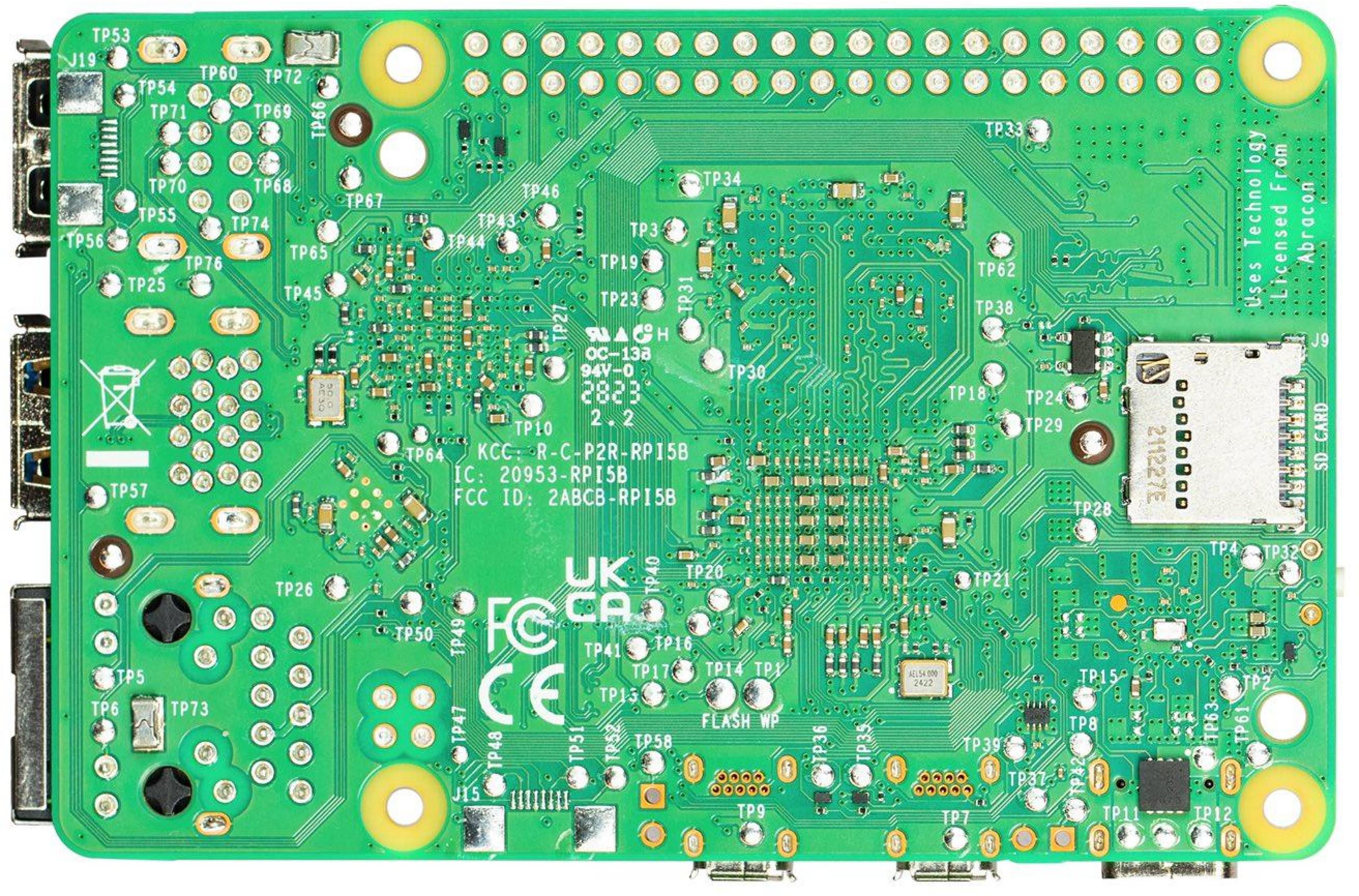 Scheda a circuito stampato verde con molti punti di test, connettori e chip. Slot per scheda SD.