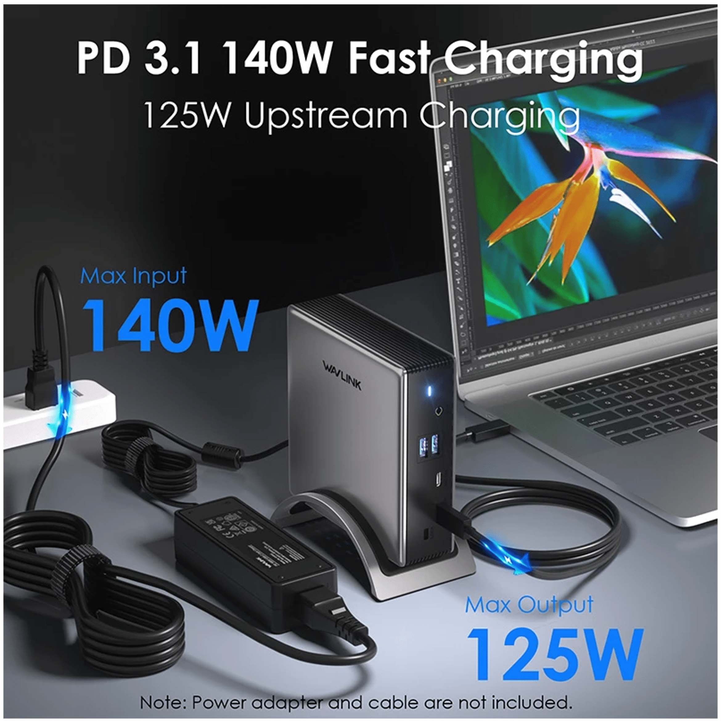 Een zilveren oplaadhub met laptop, stroomadapter en kabels. Toont 140W ingangsvermogen.