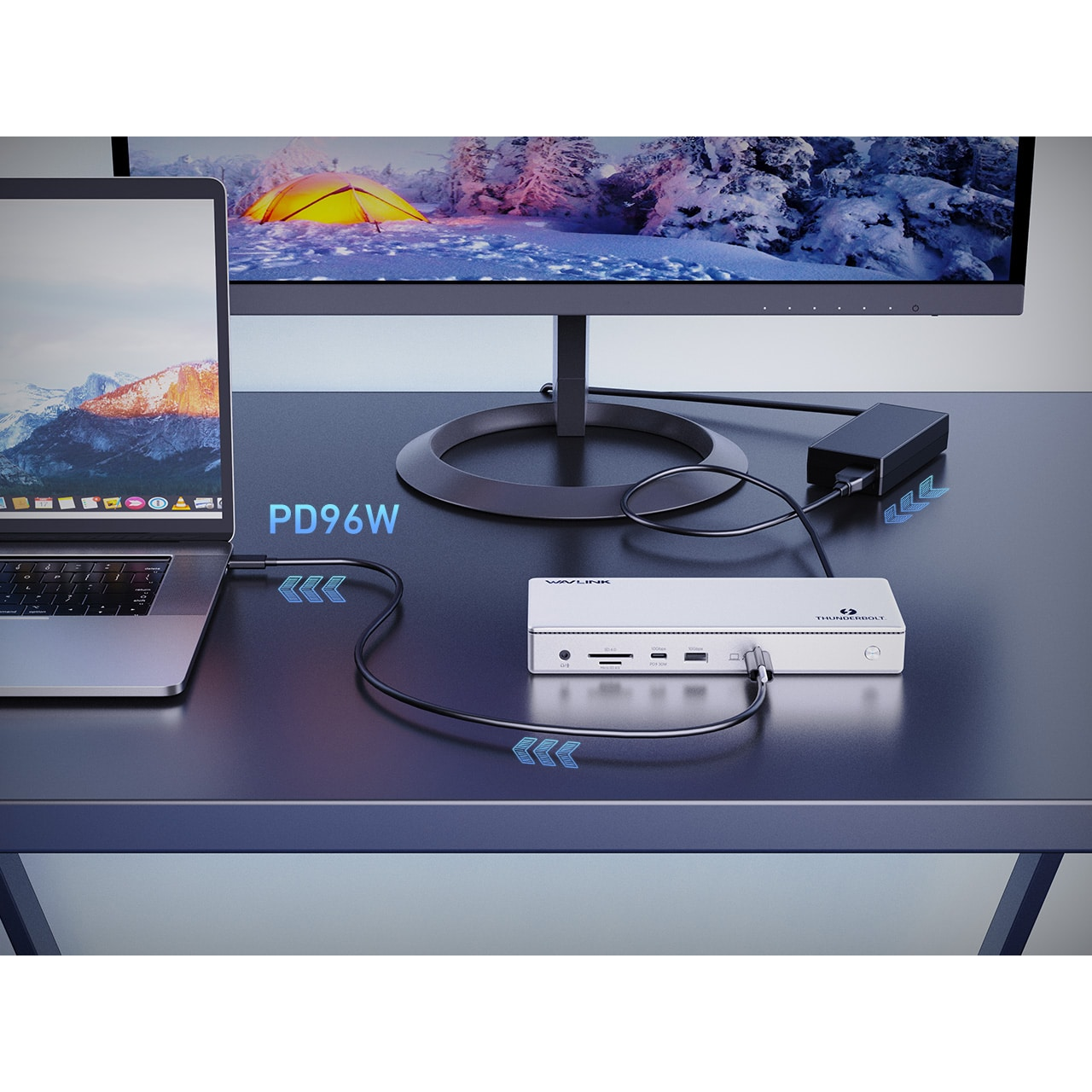 Een laptop is aangesloten op een wit dockingstation, gekoppeld aan een monitor.