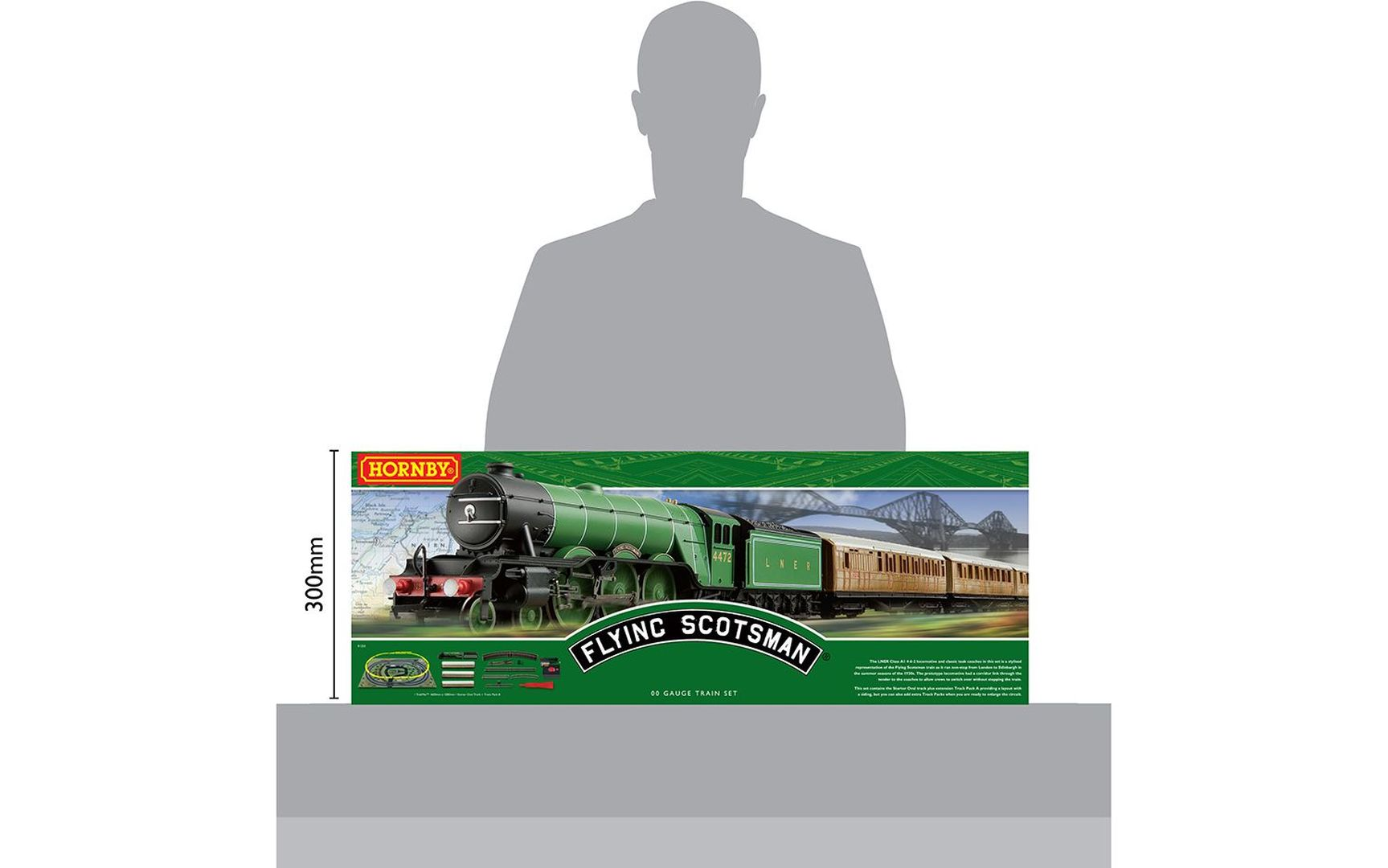 Zestaw pociągów Hornby Flying Scotsman na torach 00 z zieloną lokomotywą parową i brązowymi wagonami przed mostem.