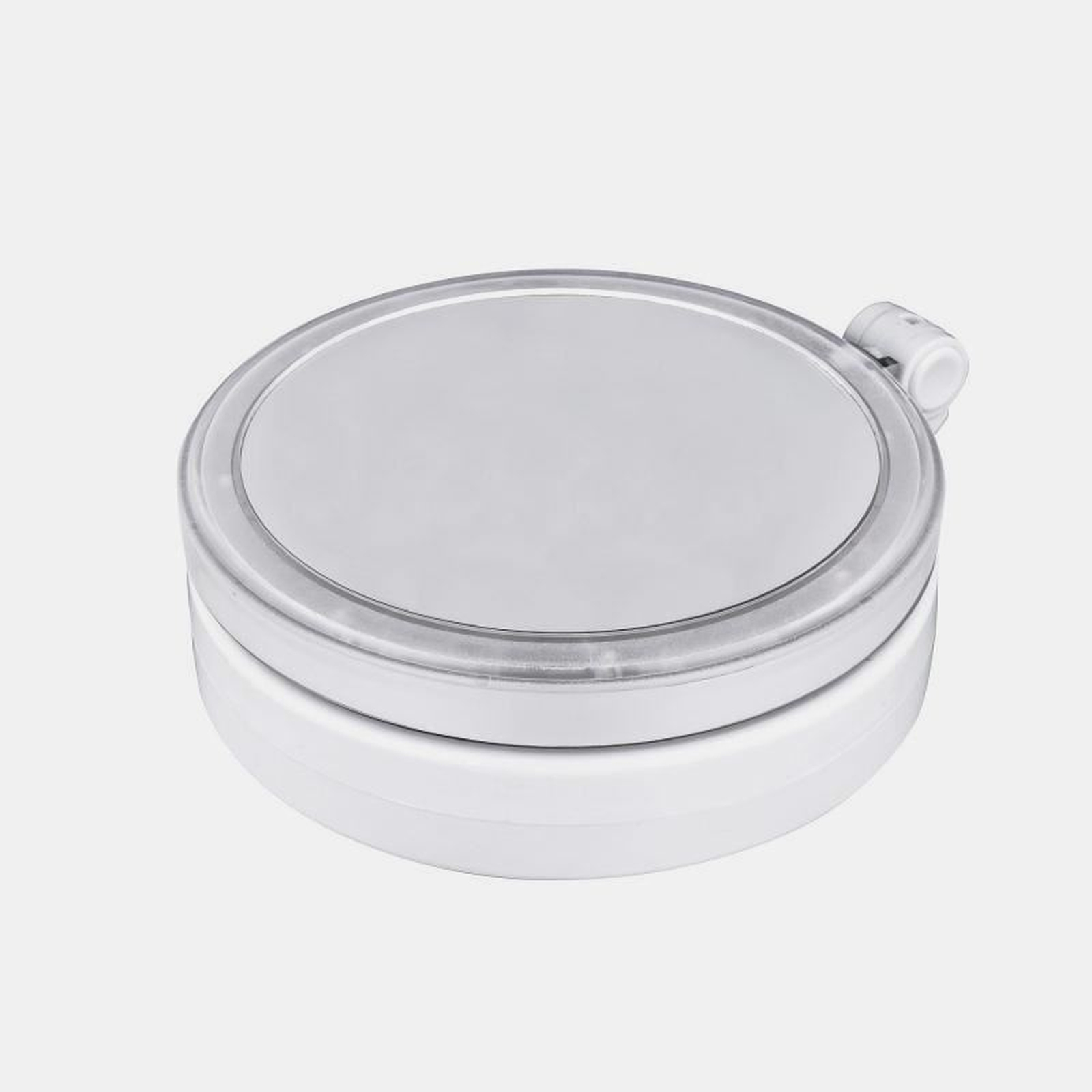Un contenitore rotondo bianco con bordo trasparente e un piccolo pulsante bianco.