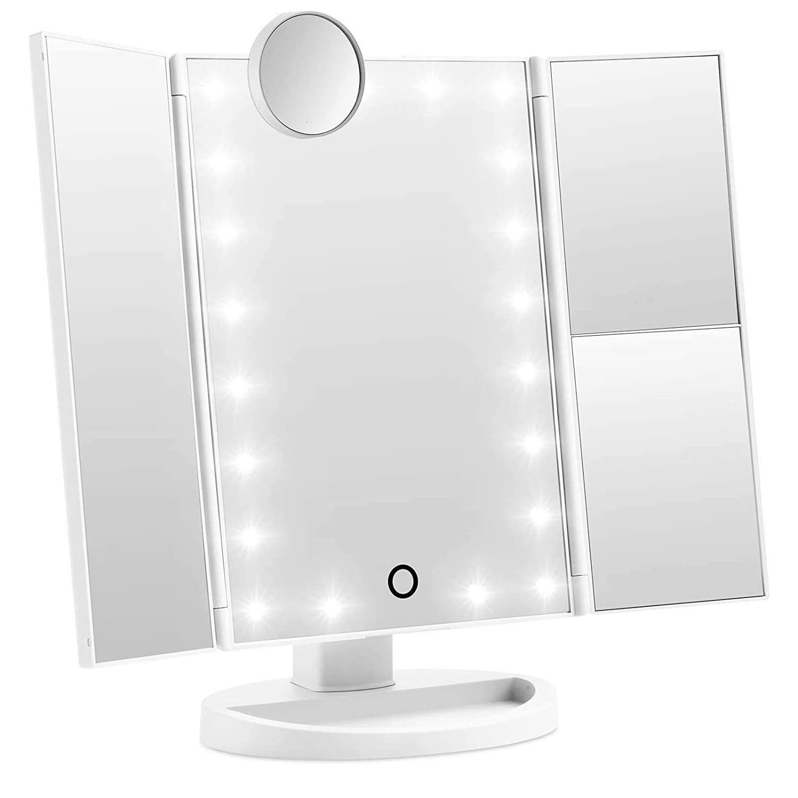 Uno specchio per il trucco bianco a tre pannelli con luci LED.