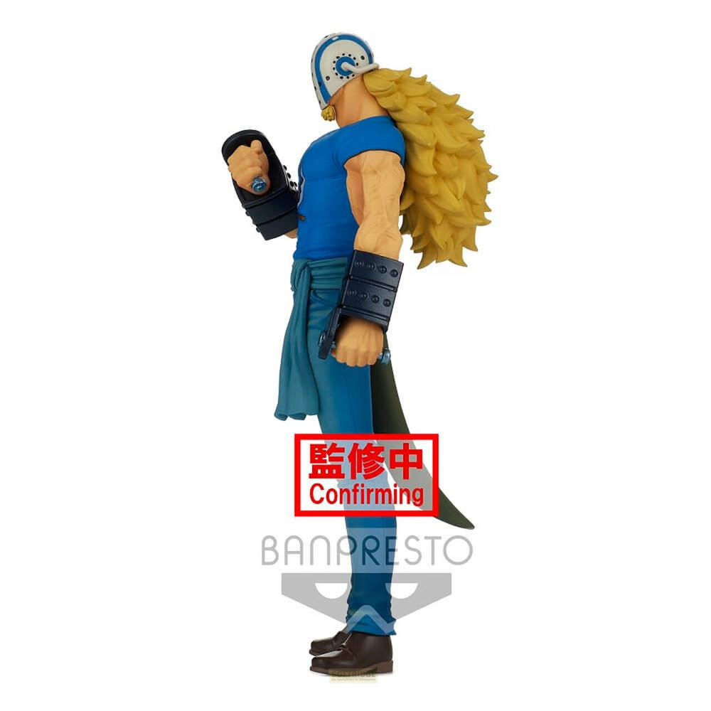 Una figura de pelo rubio, camisa azul y pantalones azules lleva casco.