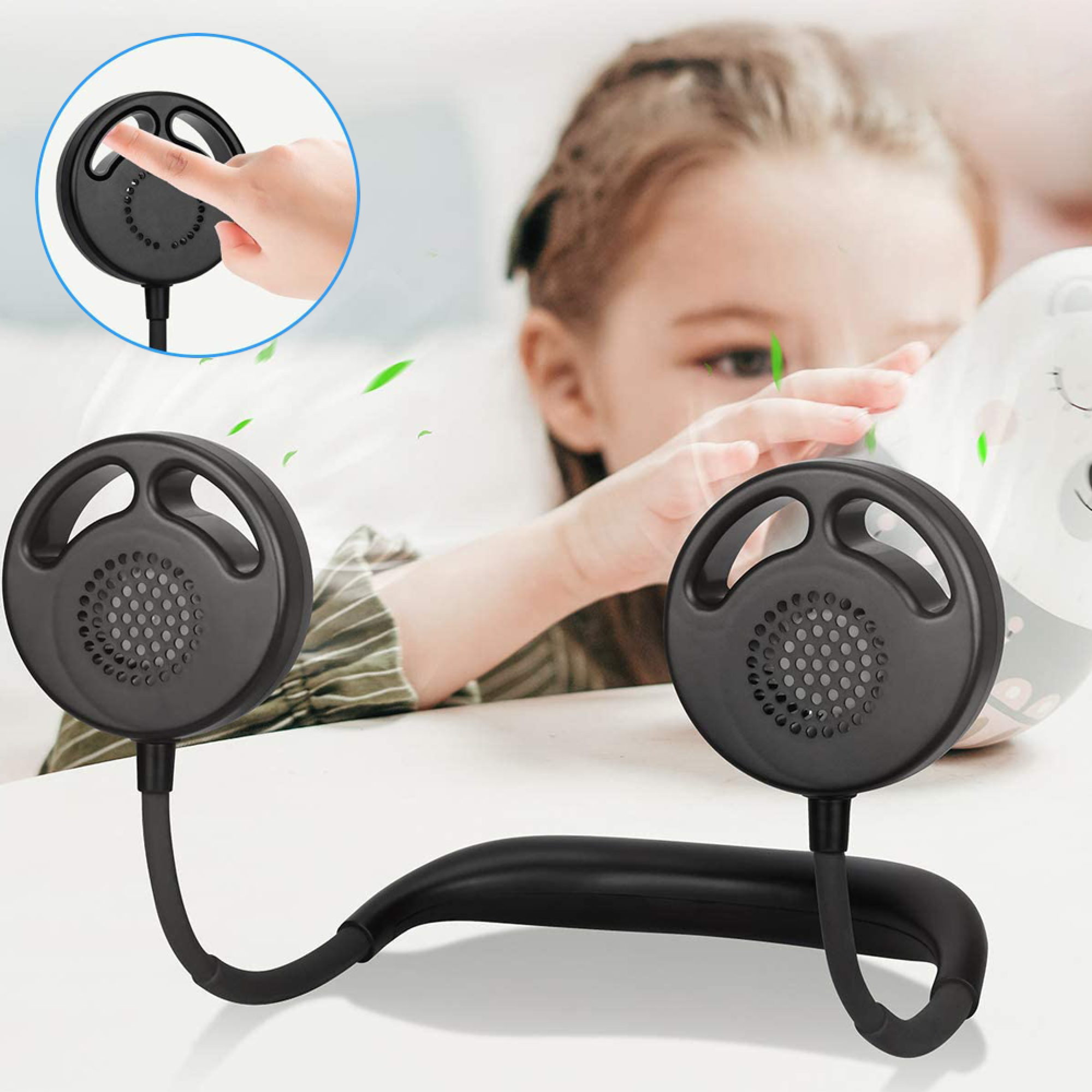 Ein tragbarer Nackenventilator mit zwei Lüfterköpfen, die auf einem flexiblen Band montiert sind.
