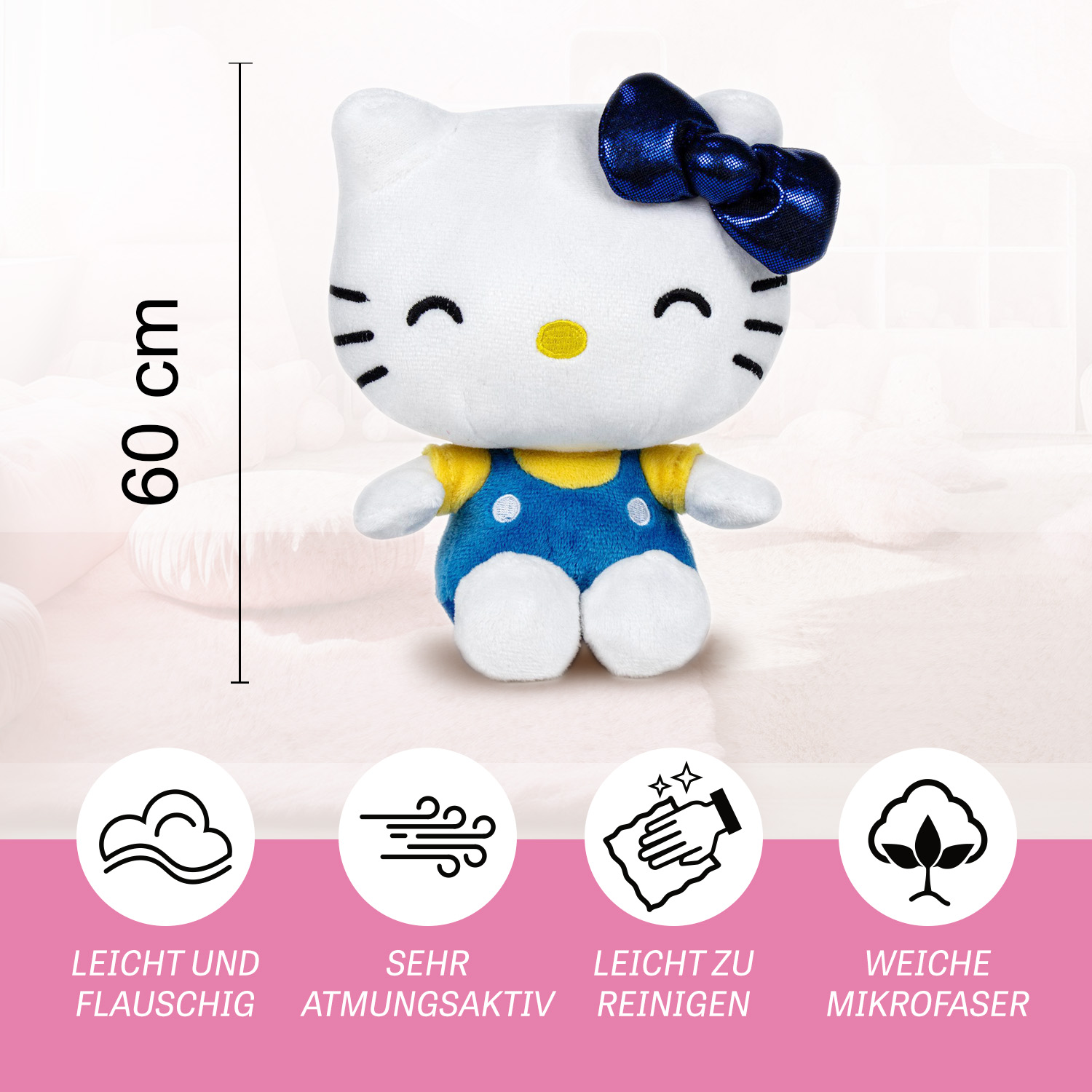 Ein 60 cm großer Hello Kitty Plüschtier in blauer Latzhose & gelbem Shirt mit blauer Schleife.