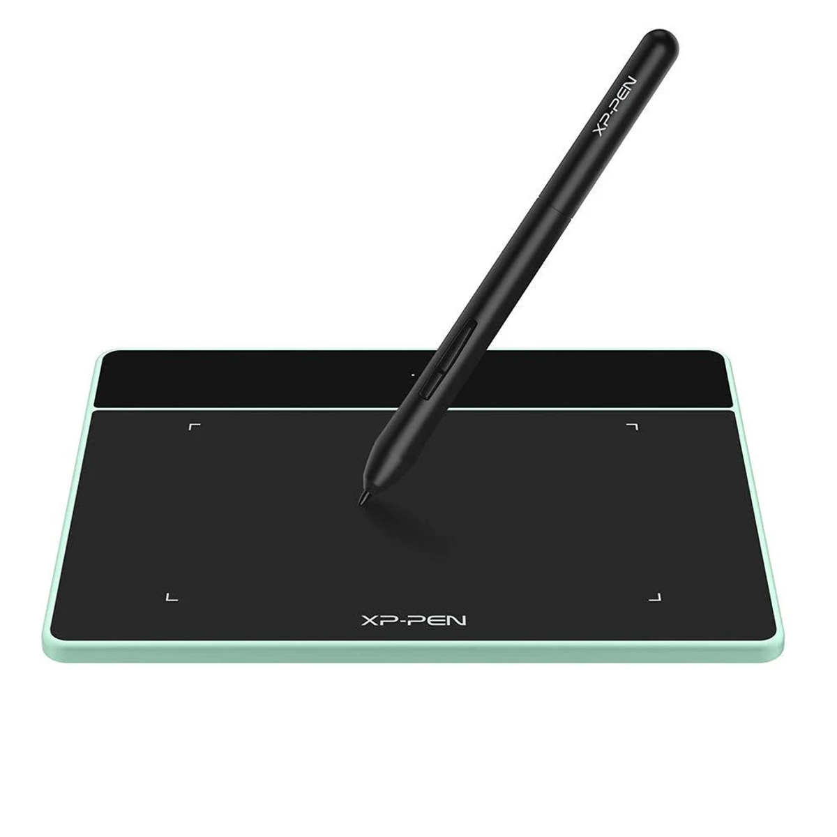 Ein schwarzer Stift ruht auf einem mintgrünen und schwarzen XP-Pen-Zeichentablett.