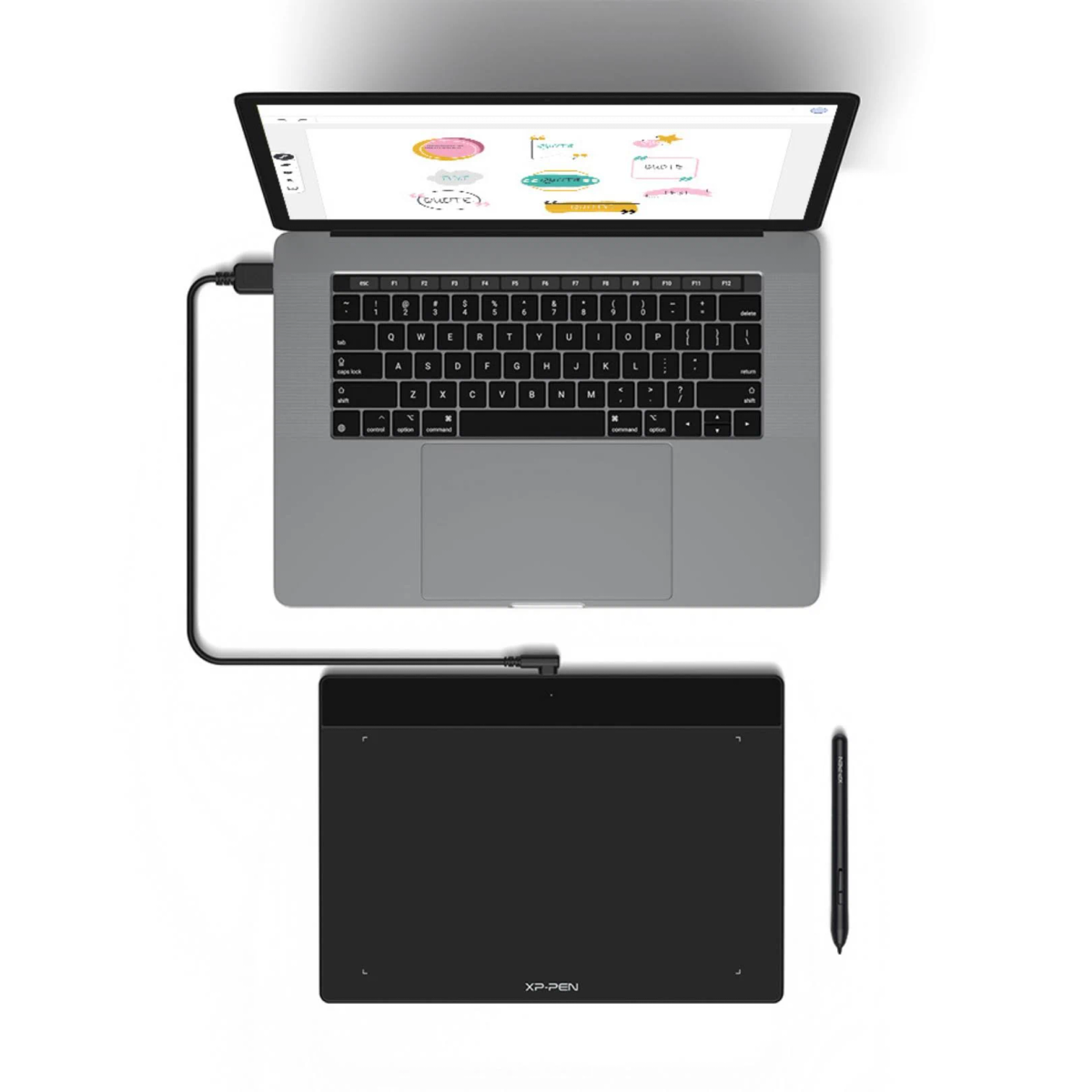 Ein Laptop ist über ein Kabel mit einem schwarzen Grafiktablett und Stift verbunden.
