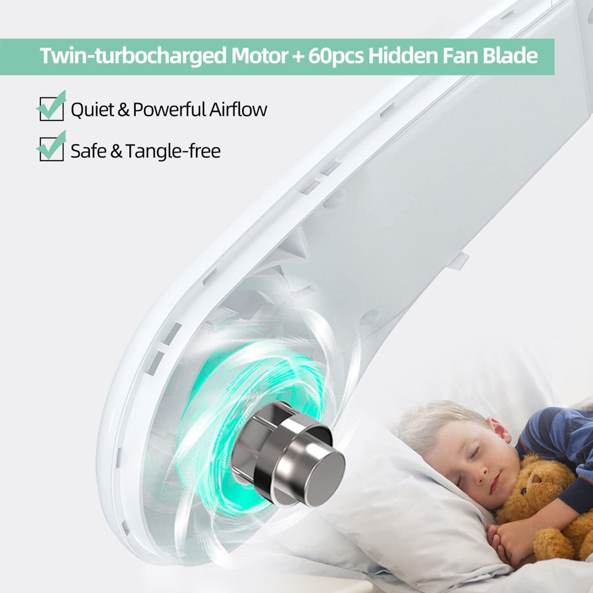 Ein Junge schläft neben einem Ventilator mit Turbo-Motor und 60 versteckten Lüfterblättern.
