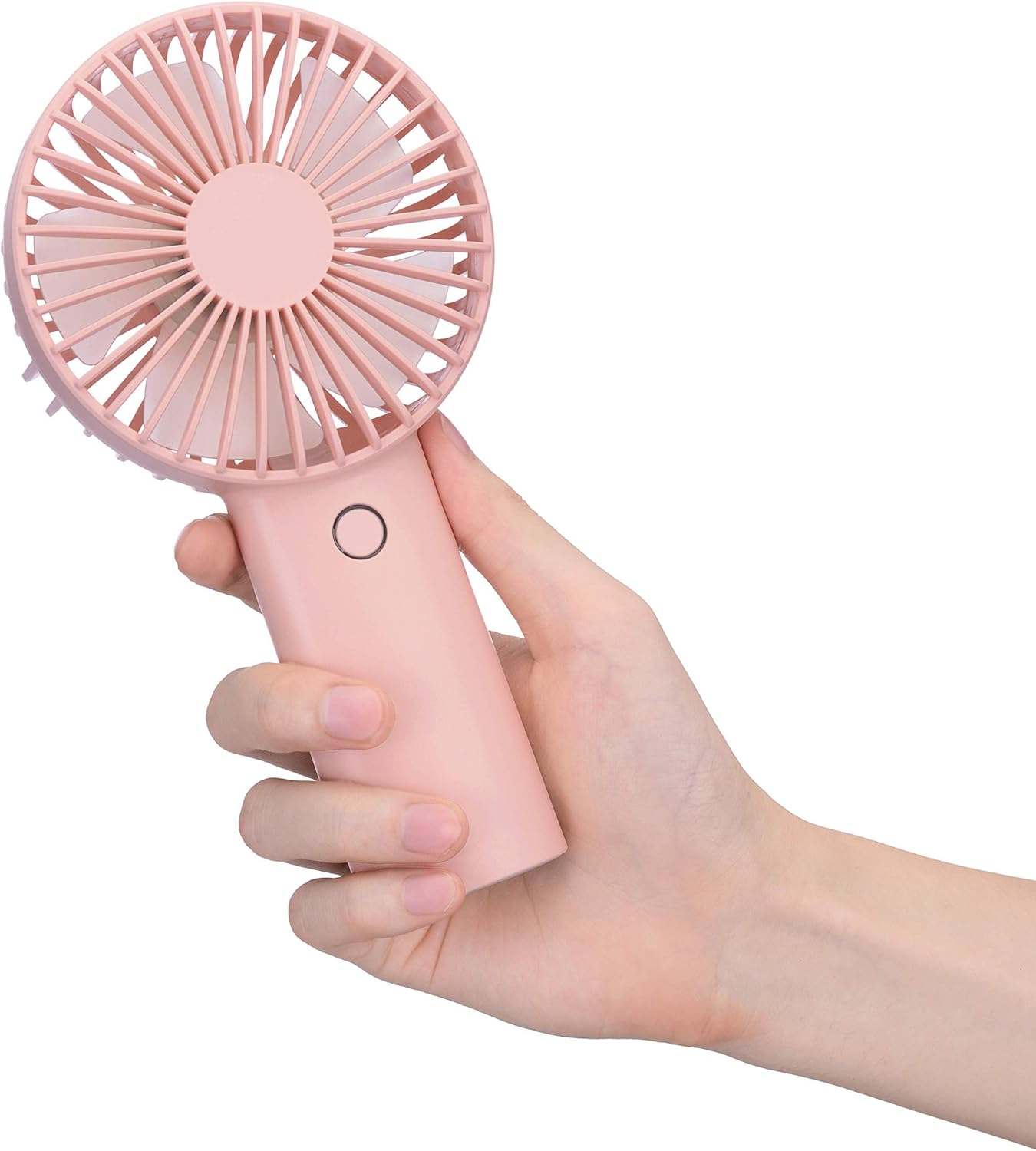 Eine Hand hält einen kleinen, rosafarbenen Ventilator mit einem runden Gitter und Rotorblättern.
