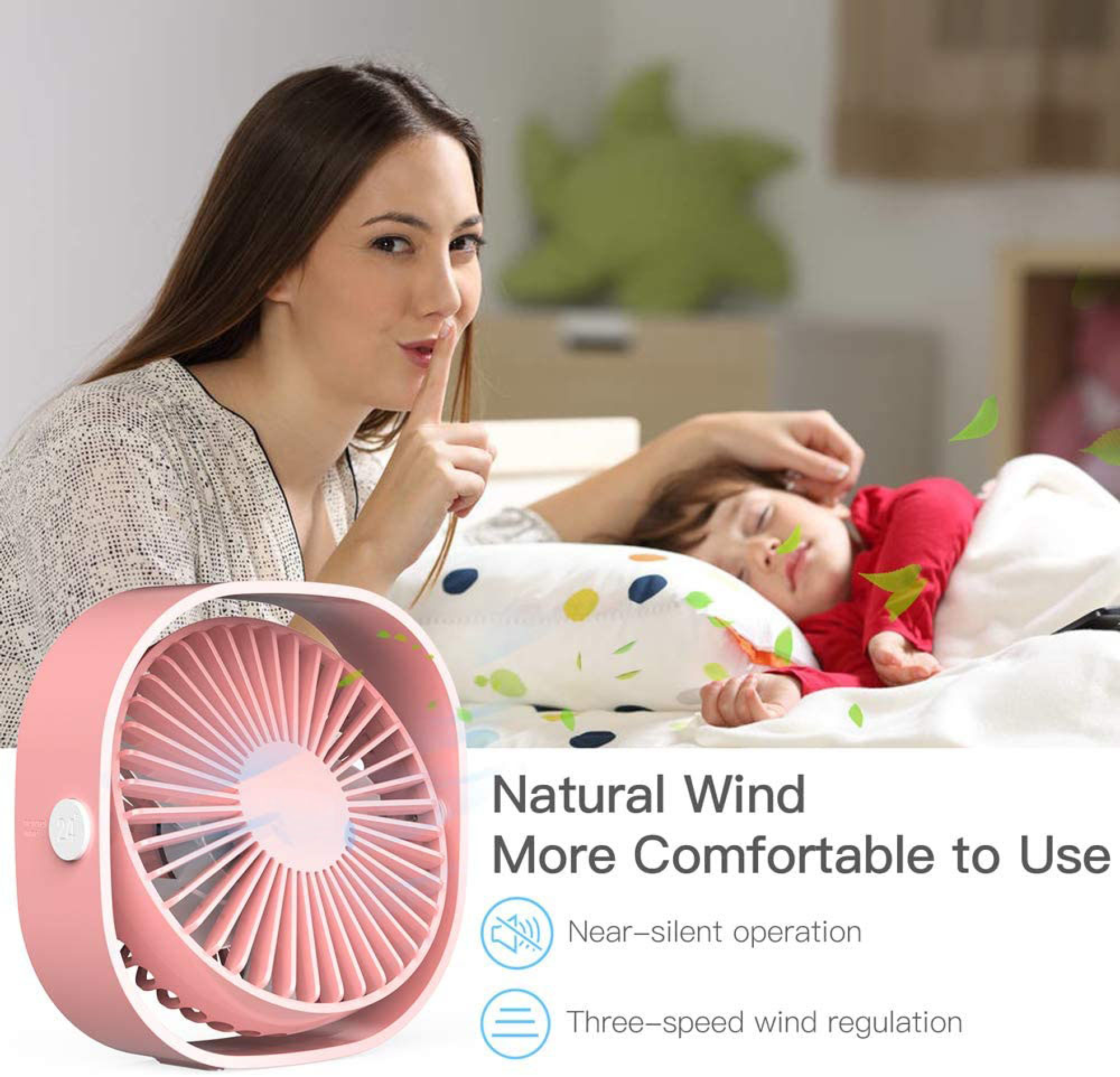 Eine Frau macht Stillsignale neben einem schlafenden Kind und einem Ventilator.